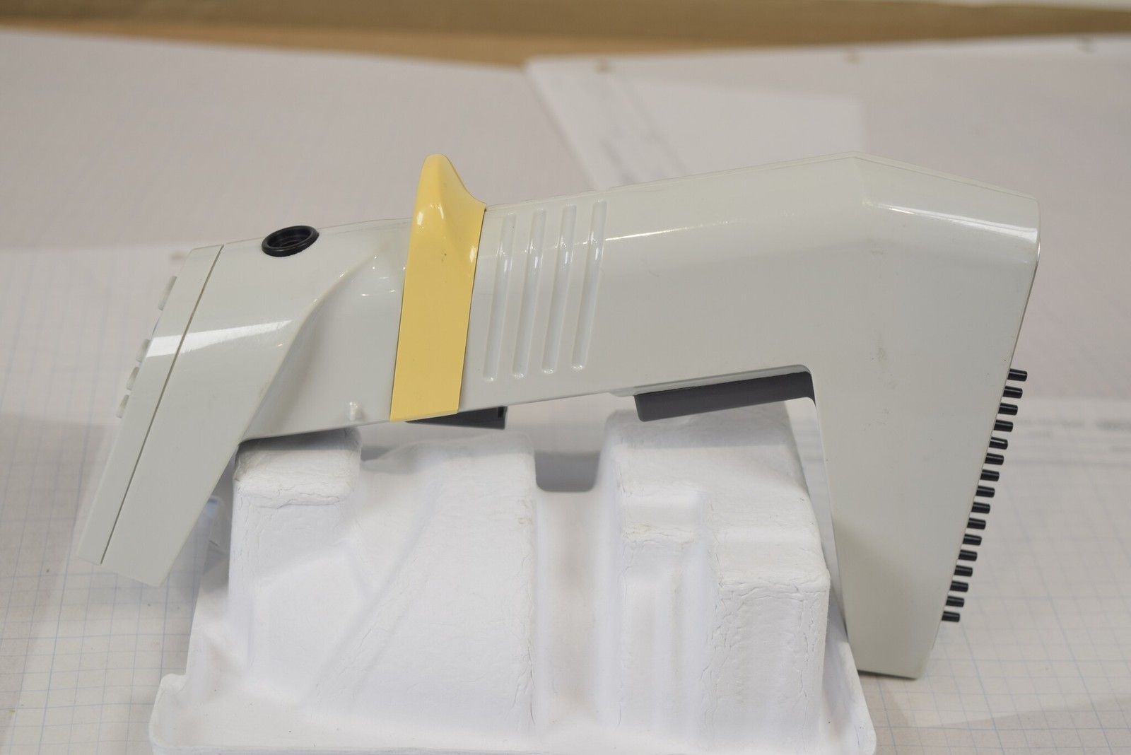 Thermo Matrix 16-Channel 125uL Electronic Pipette + Charger - Bench Tested