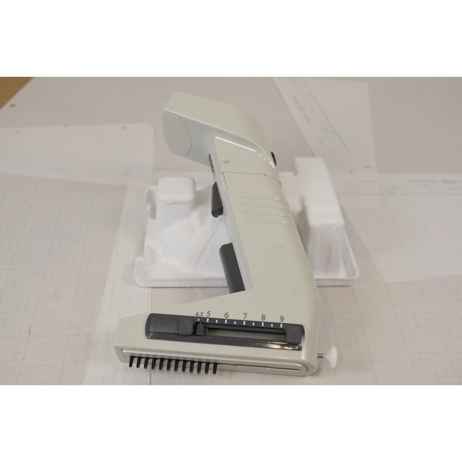 Thermo Matrix 12-Channel 30uL Adjustable Spacing Pipette - Tested, No Charger