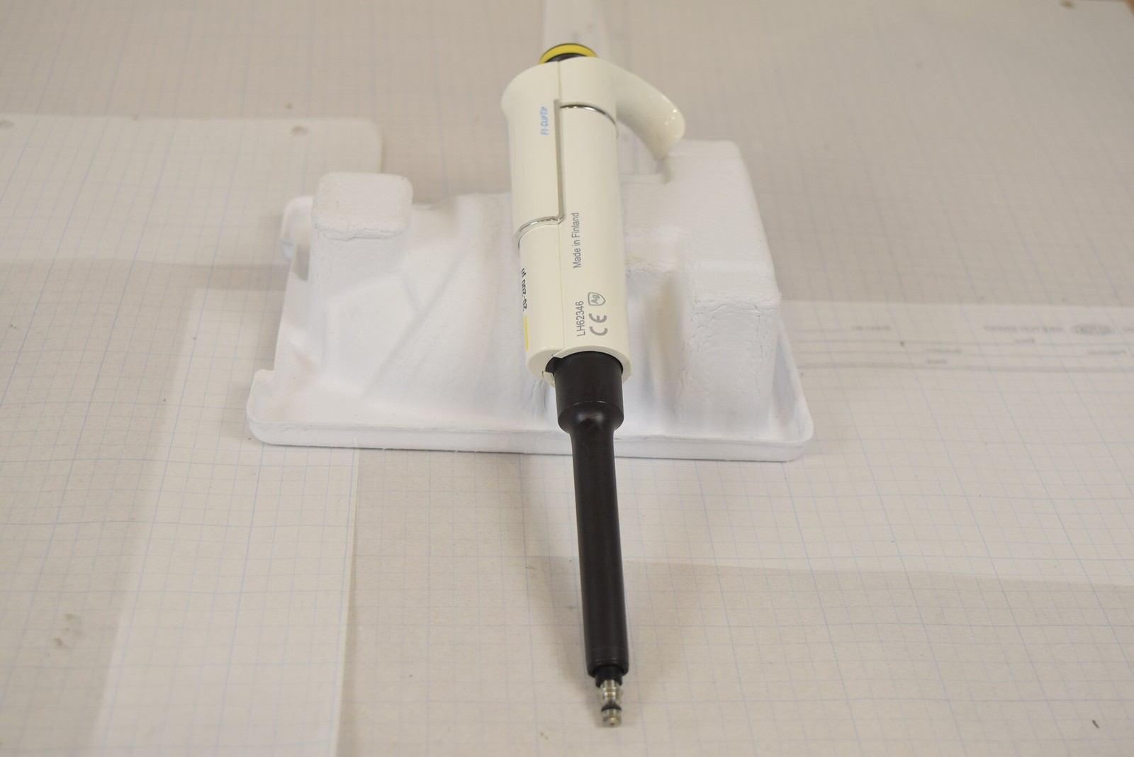 Thermo F1-ClipTip 20-200uL Pipette - No Volume Stop, Missing Ejector, For Parts