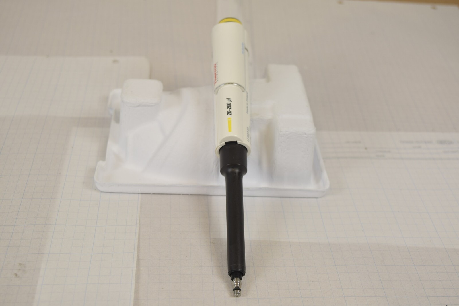 Thermo F1-ClipTip 20-200uL Pipette - No Volume Stop, Missing Ejector, For Parts