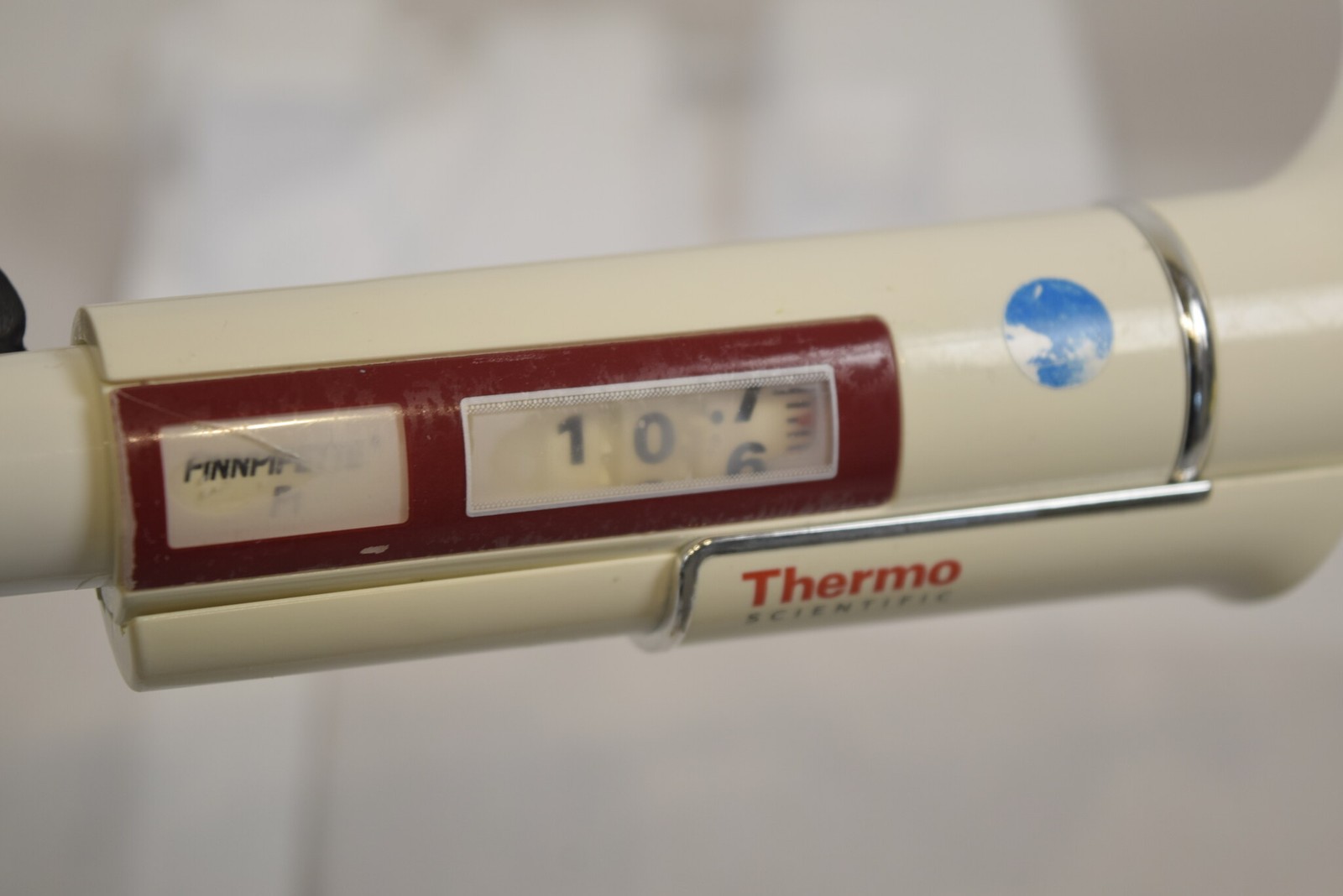Thermo Finnpipette F1 1-10uL Pipette - Dial Overruns Range, Cracked, For Parts