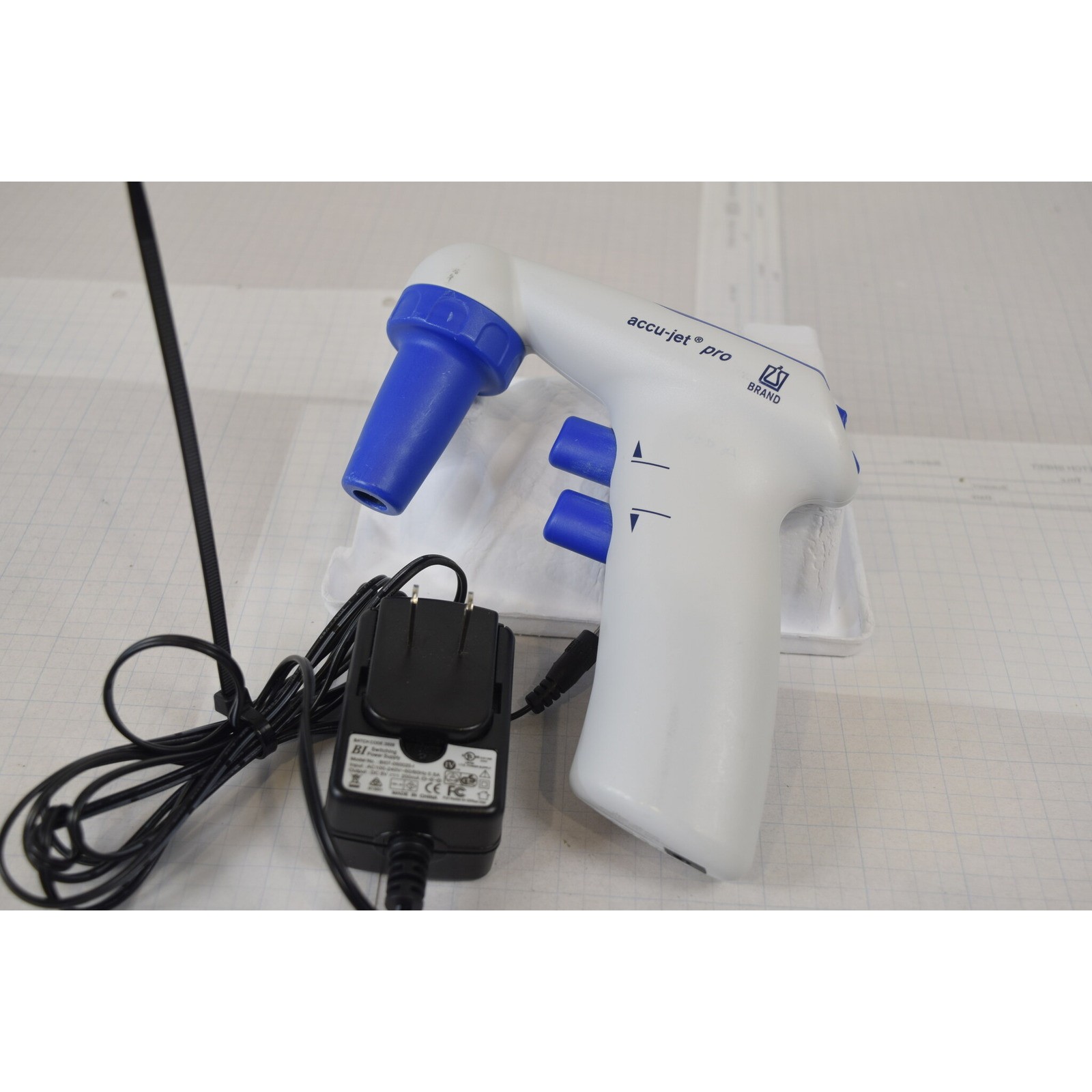 BRAND accu-jet pro Pipette Controller - Needs Battery Pack, w/ Tested 5V Charger