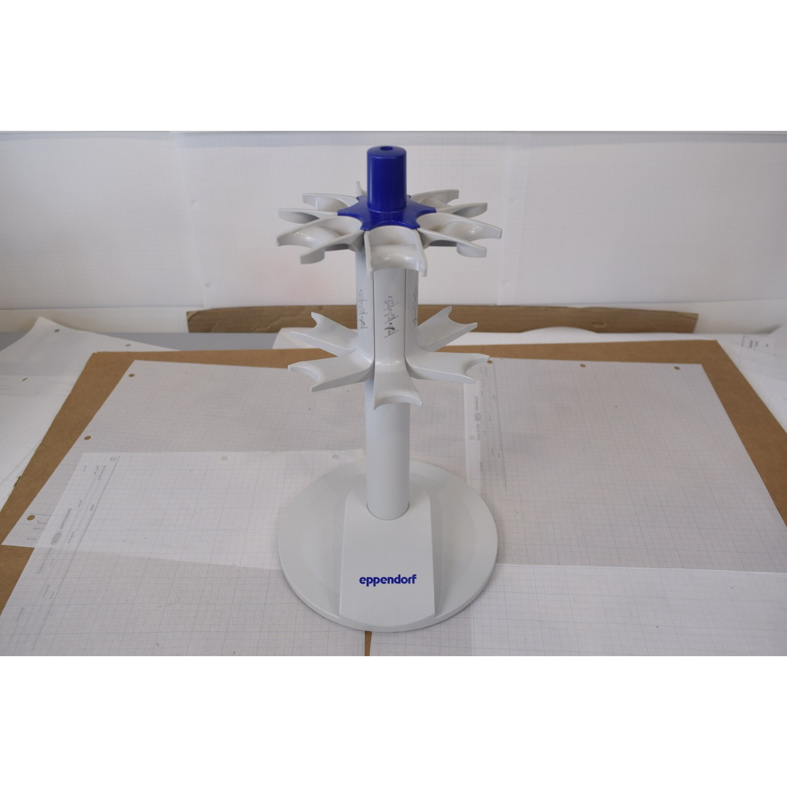 Eppendorf 6-Place Rotating Pipette Carousel Stand - Passive, Non-Charging