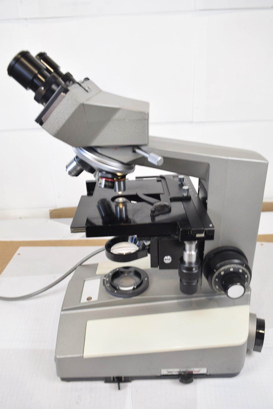 Olympus BHC Binocular Microscope, 4 Objectives 4x-100x Oil, 10x Eyepieces, Cover