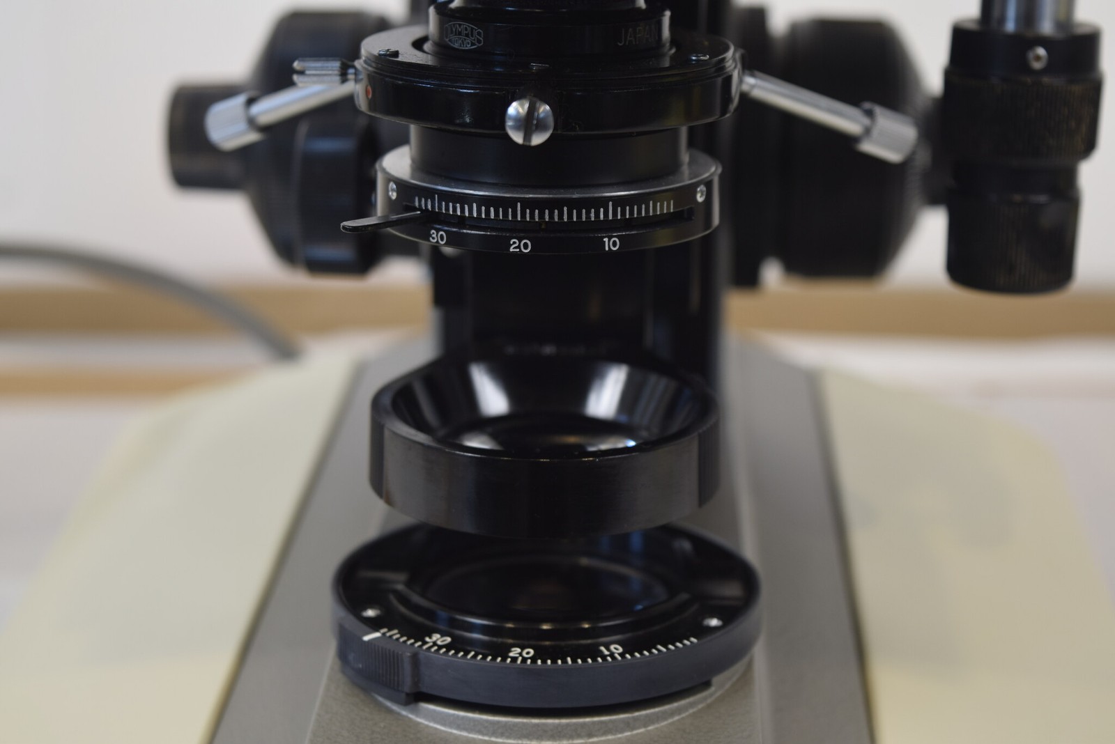 Olympus BHC Binocular Microscope, 4 Objectives 4x-100x Oil, 10x Eyepieces, Cover