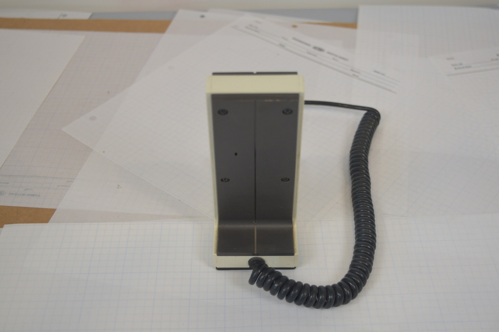 Vintage 1994 Motorola HMN1038BZ Desk Microphone RJ45 Plug Beige Base Station Mic