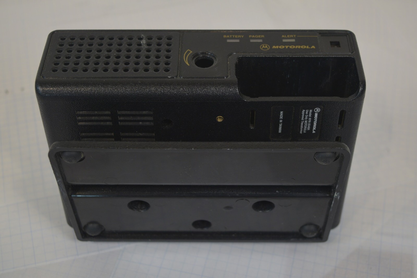 Motorola NYN8348A Minitor IV Amplified Charger + NRN4987A 12V Supply - No Knob