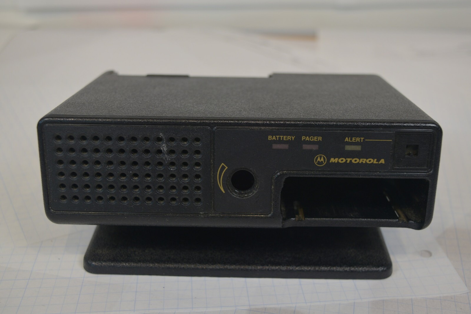 Motorola NYN8348A Minitor IV Amplified Charger + NRN4987A 12V Supply - No Knob