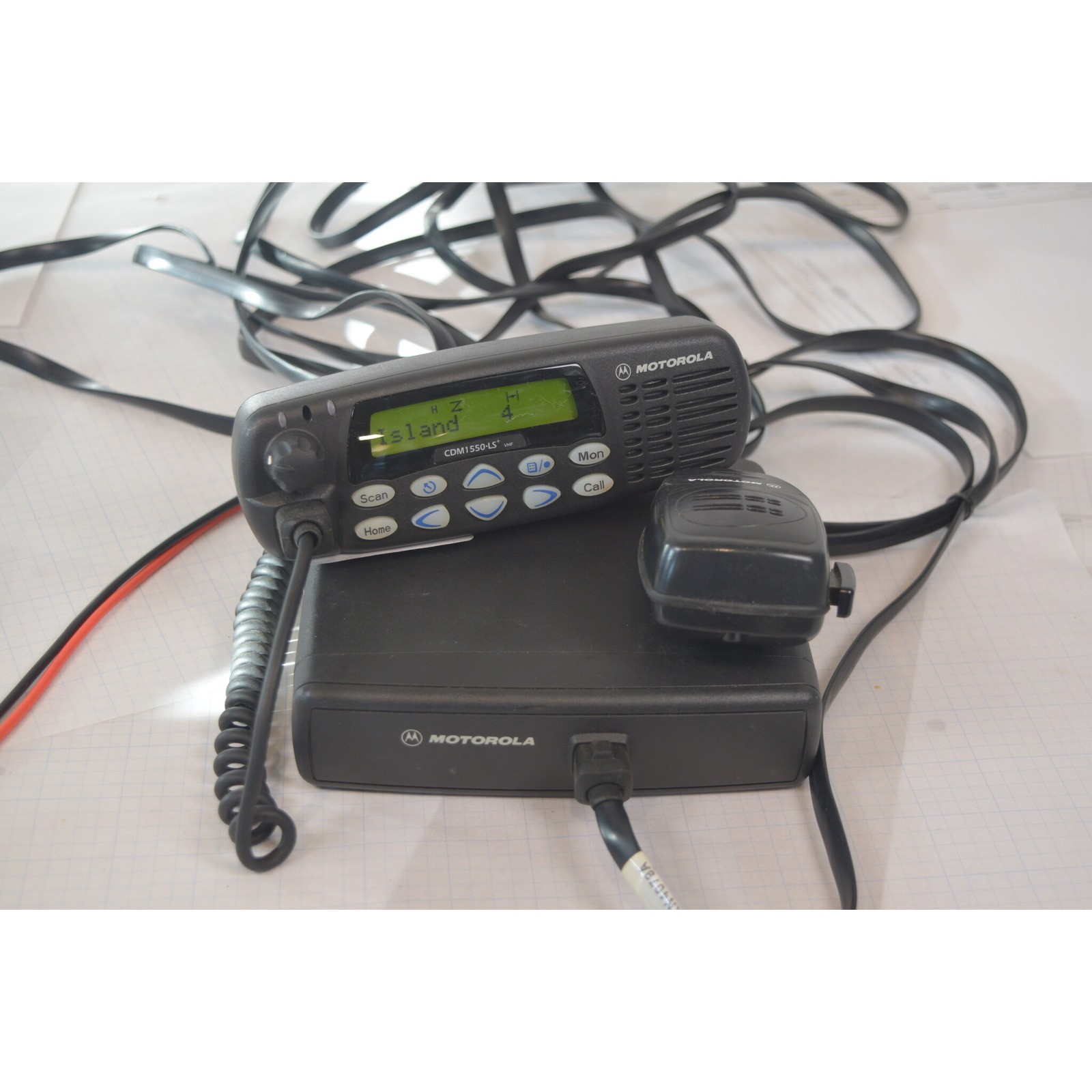 Motorola CDM1550 LS VHF 136-174MHz Remote Mount AAM25KKF9DU6AN Head Mic RX OK