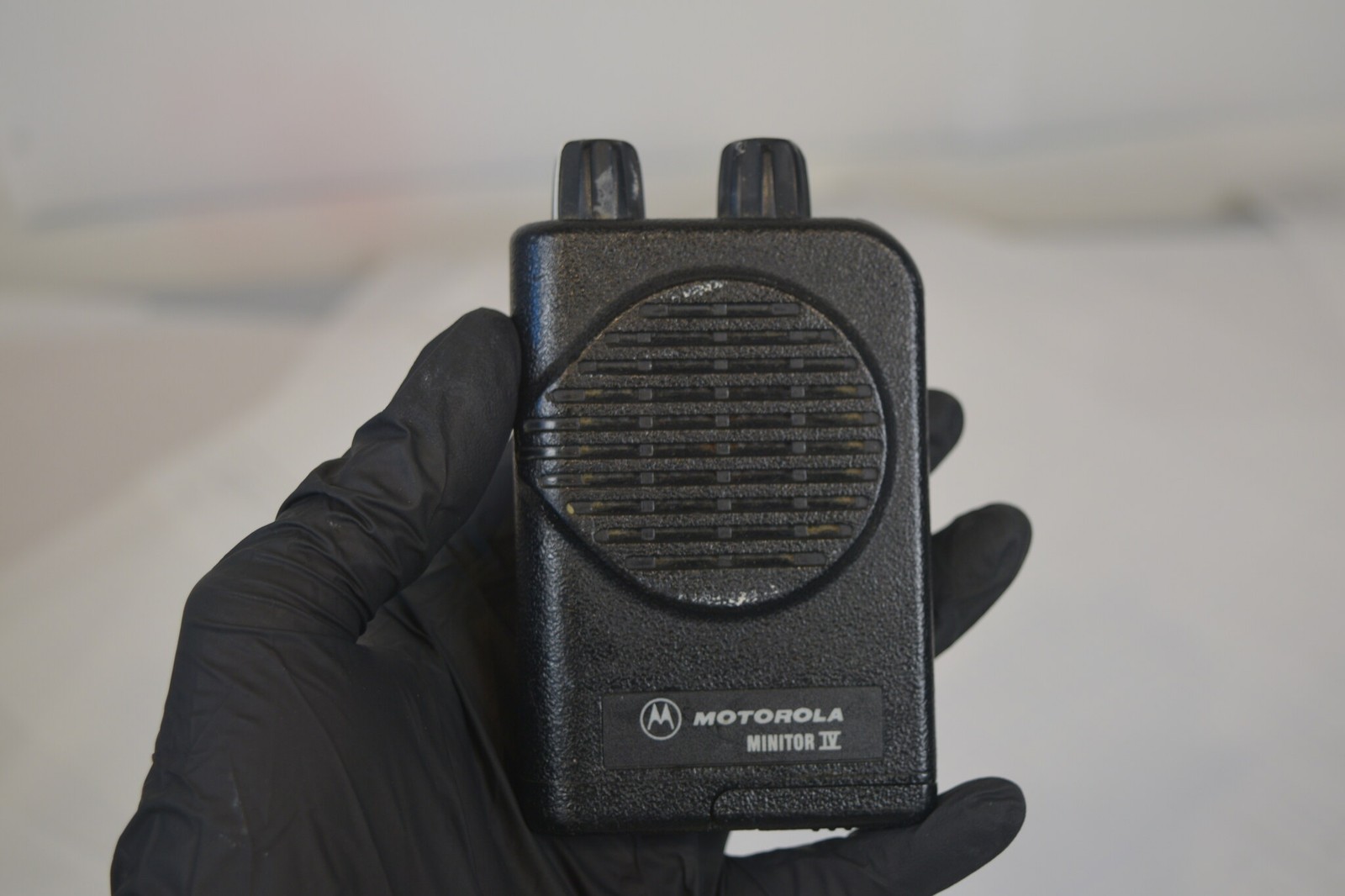 Motorola Minitor IV VHF Voice Pager + NYN8348A Amplified Charger + 12V Supply