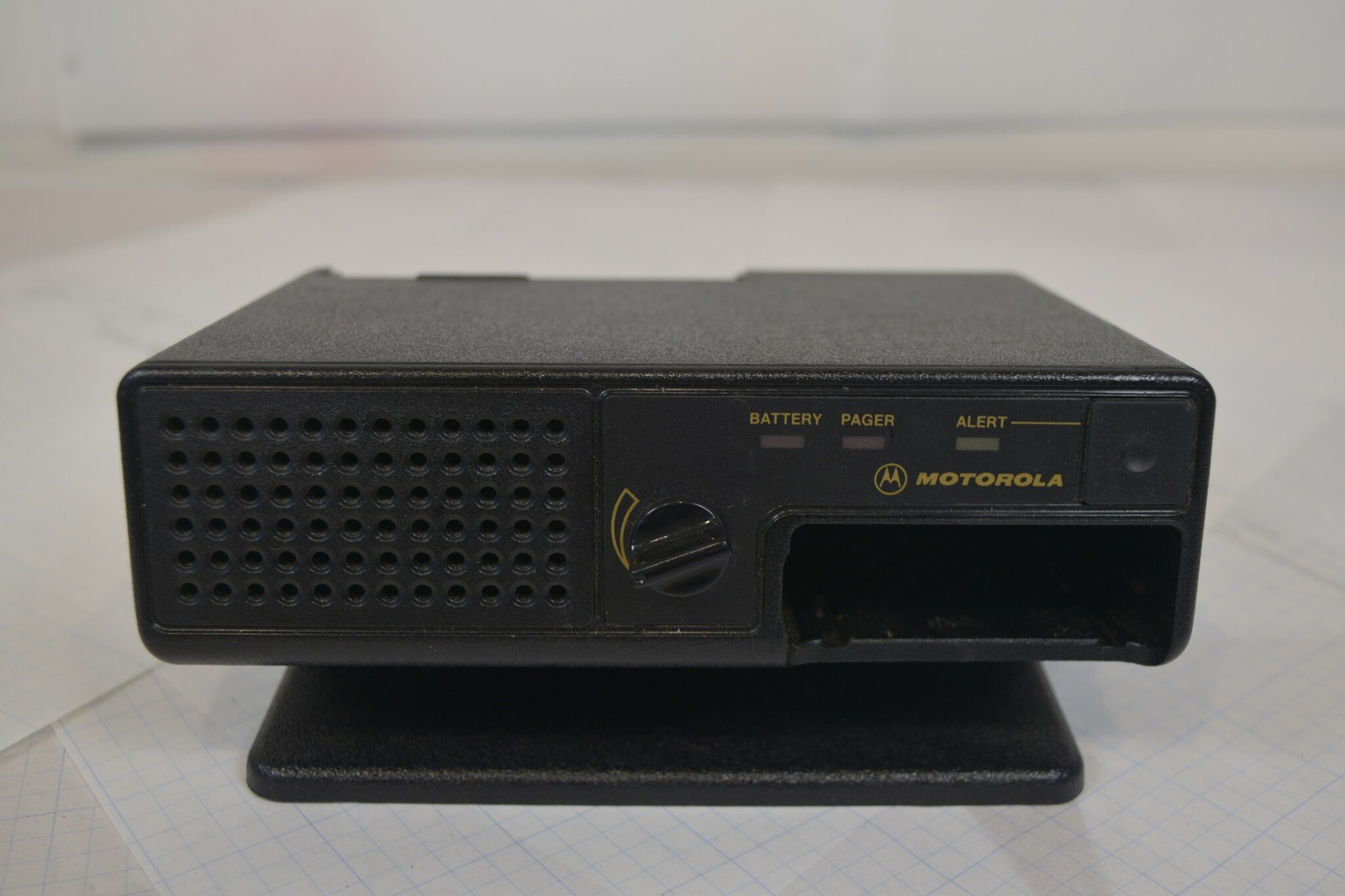Motorola Minitor IV VHF Voice Pager + NYN8348A Amplified Charger + 12V Supply