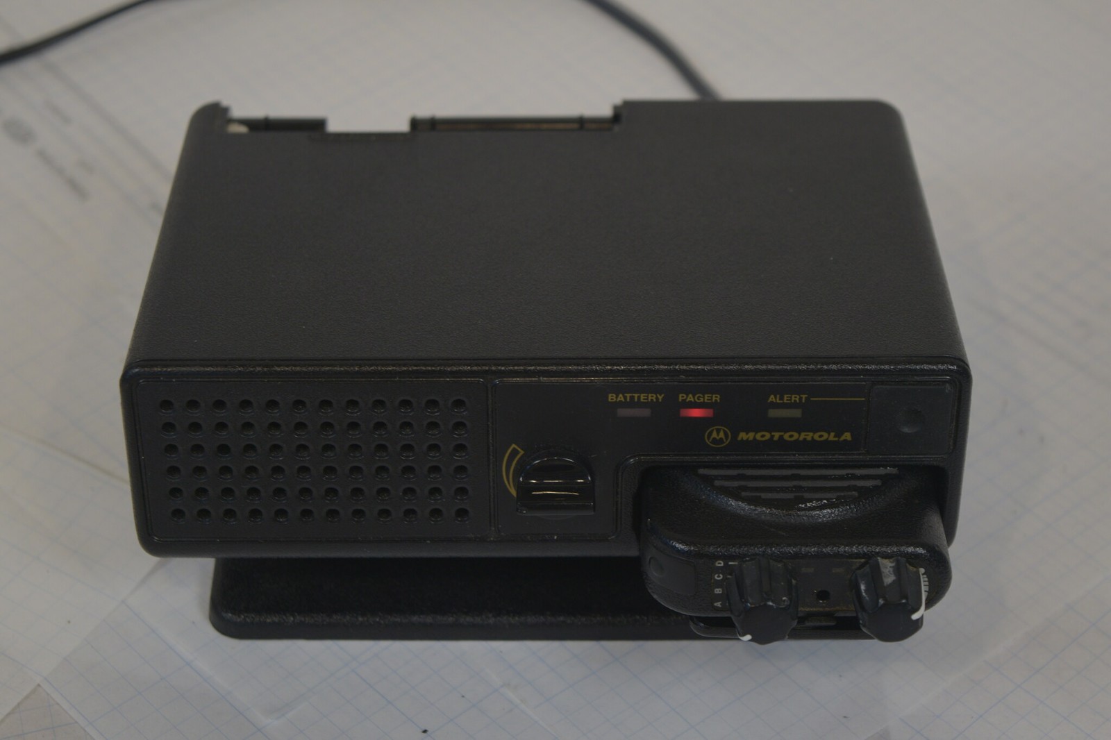 Motorola Minitor IV VHF Voice Pager + NYN8348A Amplified Charger + 12V Supply