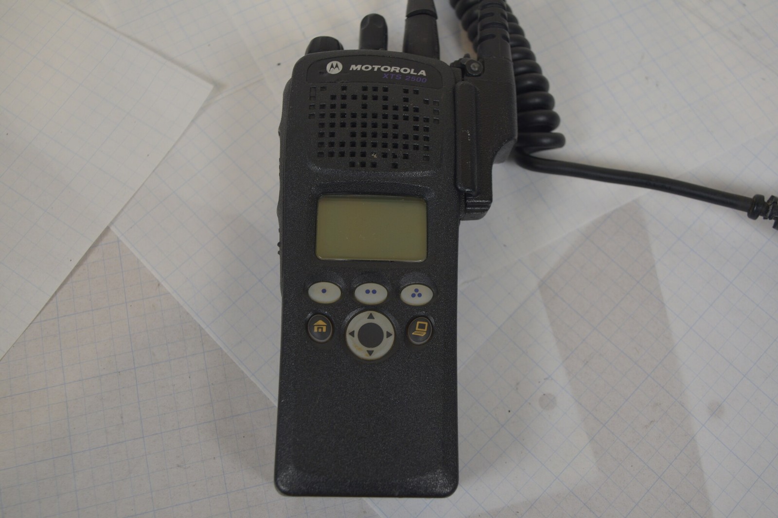 Motorola XTS2500 Model II 700/800 MHz P25 Radio H46UCF9PW6BN + RMN5038A Mic