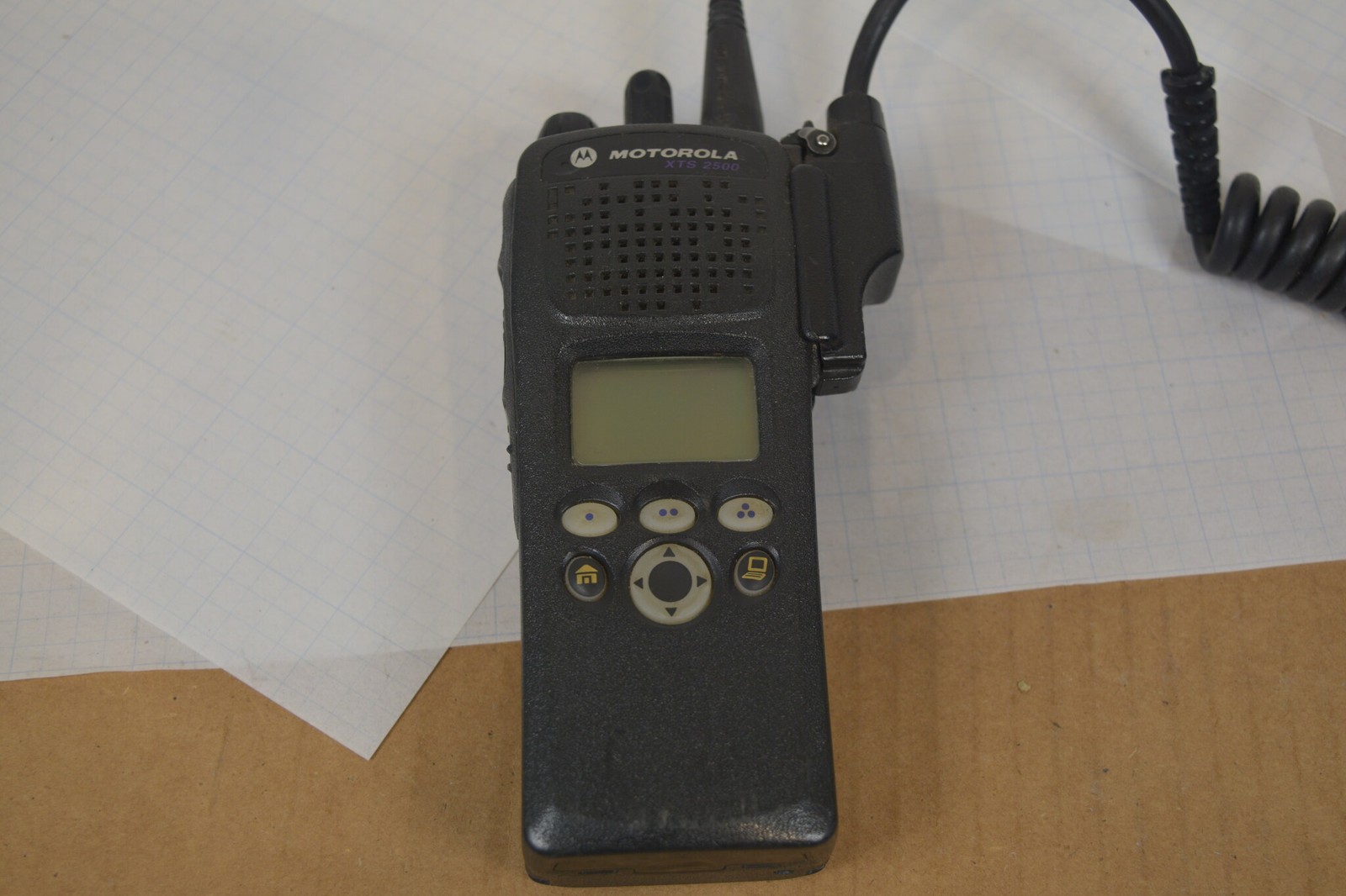 Motorola XTS2500 Model II 700/800 MHz P25 Radio H46UCF9PW6BN + PMMN4051B Mic
