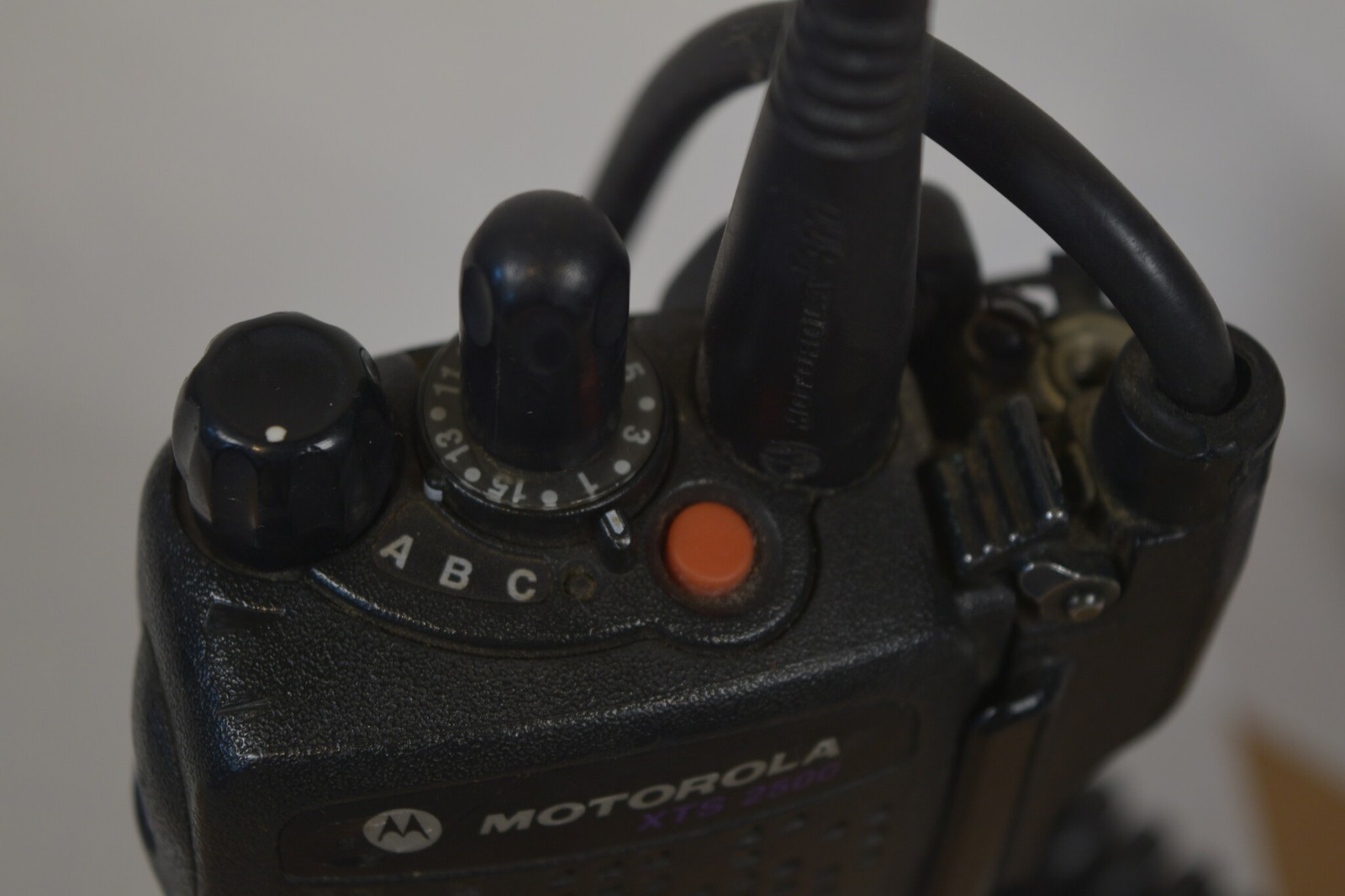 Motorola XTS2500 Model II 700/800 MHz P25 Radio H46UCF9PW6BN + PMMN4051B Mic