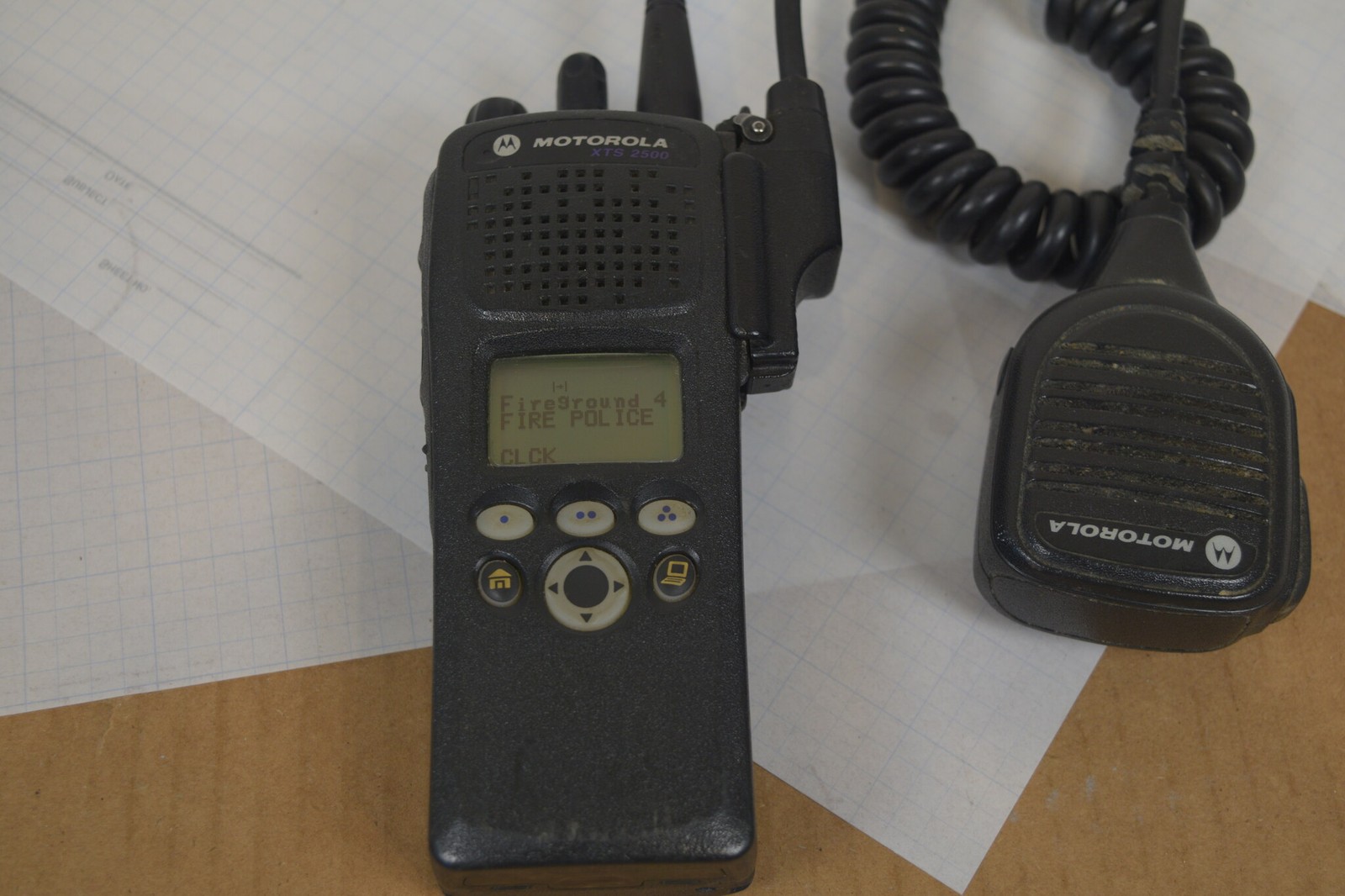 Motorola XTS2500 Model II 700/800 MHz P25 Radio H46UCF9PW6BN + PMMN4051B Mic
