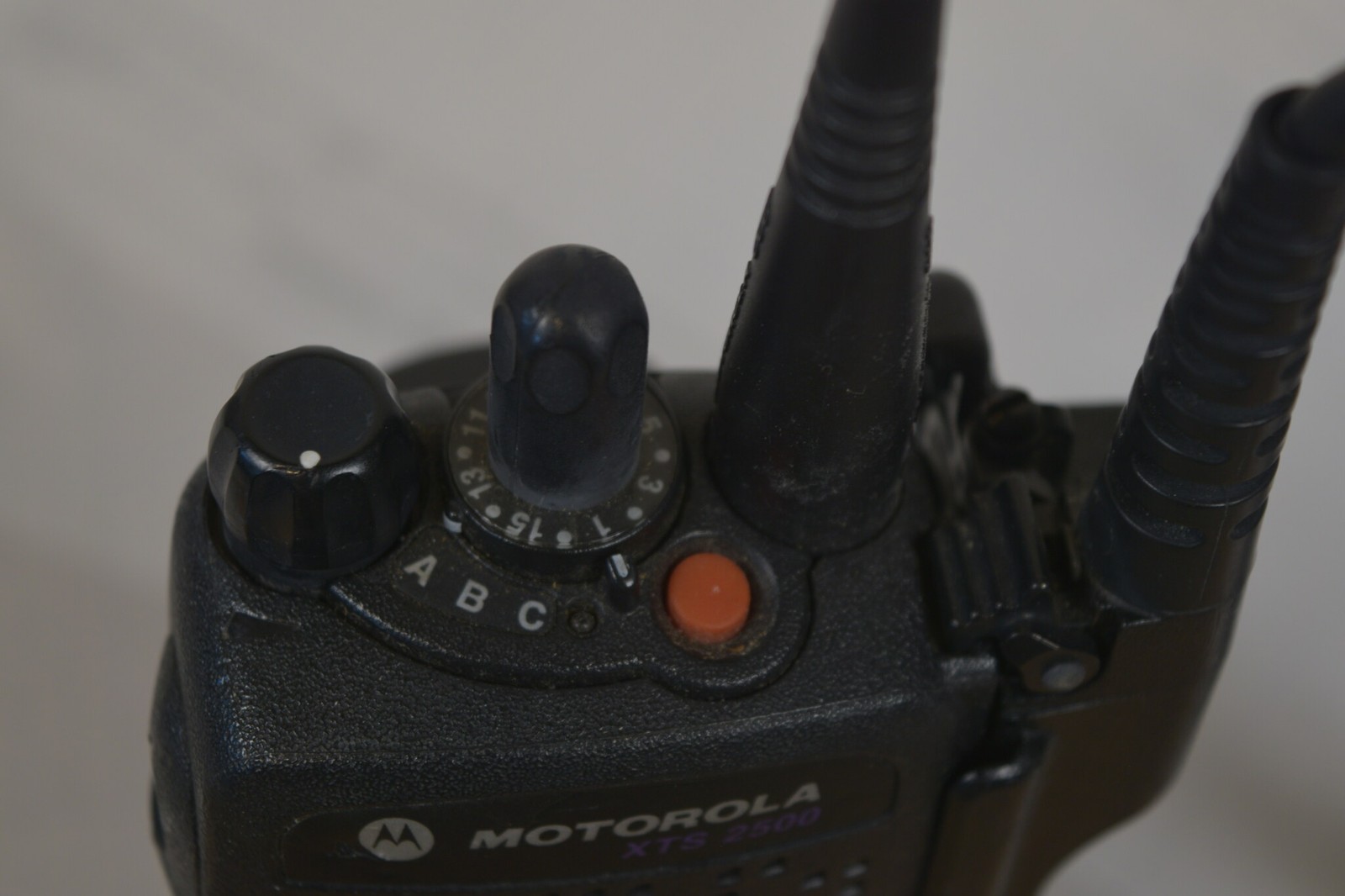 Motorola XTS2500 Model II 700/800 P25 Radio + OEM IMPRES Battery + RMN5038A Mic