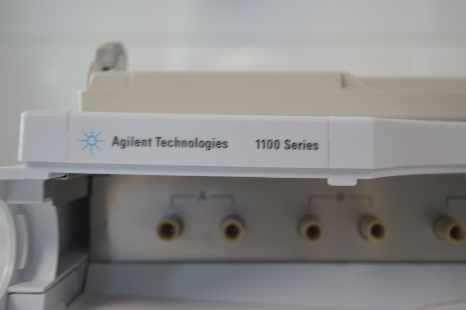 Agilent 1100 Series G1322A 4-Channel Vacuum Degasser - Hose Replaced, Wet-Tested