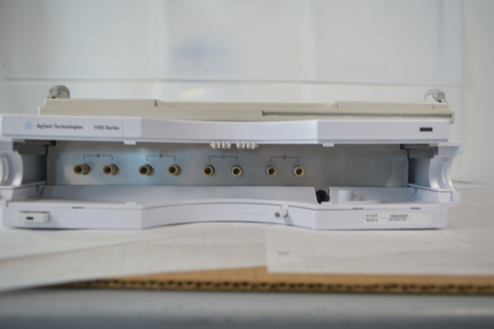 Agilent 1100 Series G1322A 4-Channel Vacuum Degasser - Hose Replaced, Wet-Tested