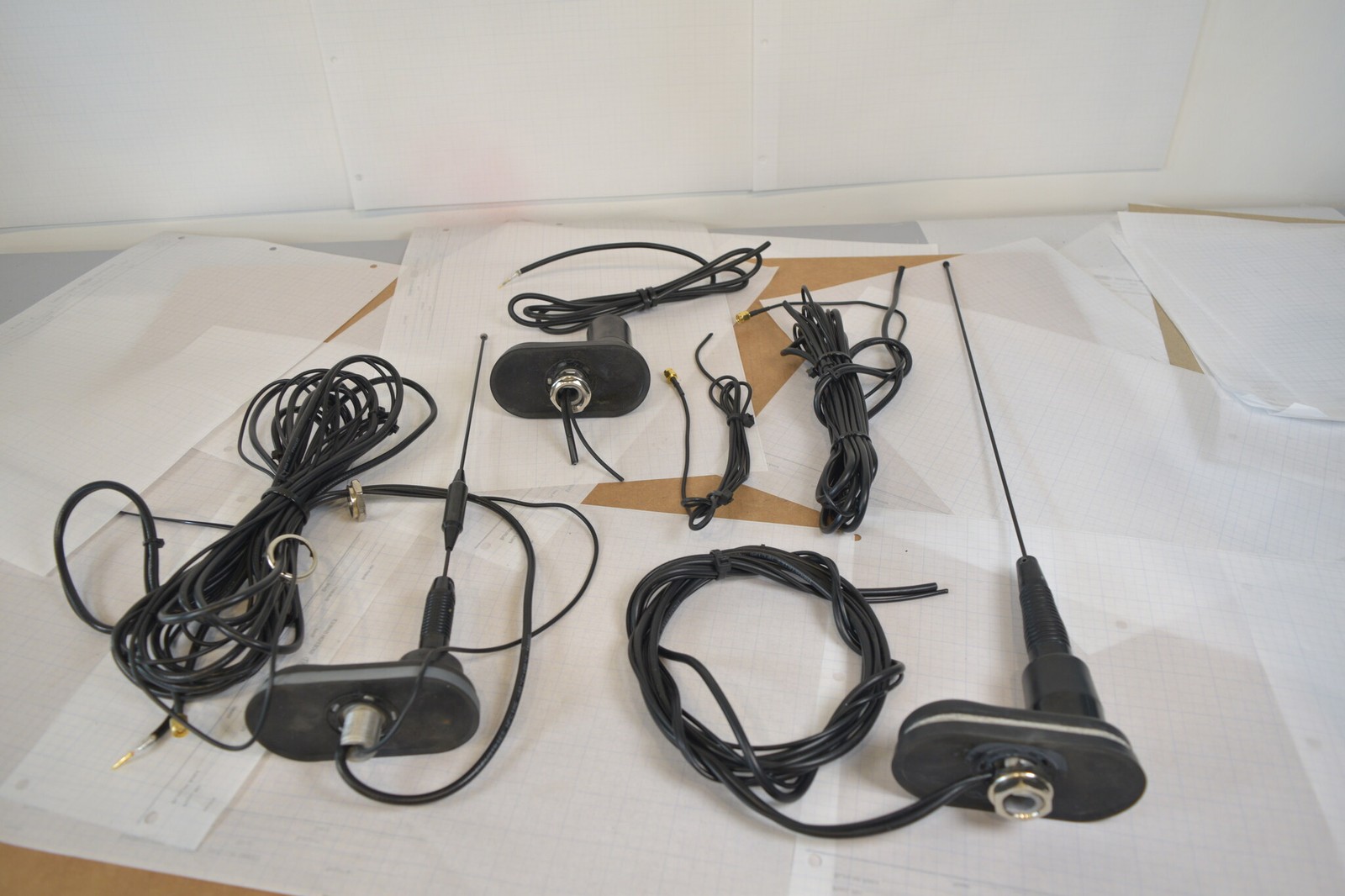 Lot of 2 GPS + Cellular LTE Combo Vehicle Antennas Bolt Mount + Spare Base