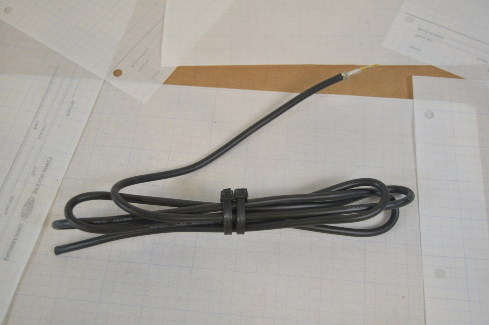 Lot of 2 GPS + Cellular LTE Combo Vehicle Antennas Bolt Mount + Spare Base