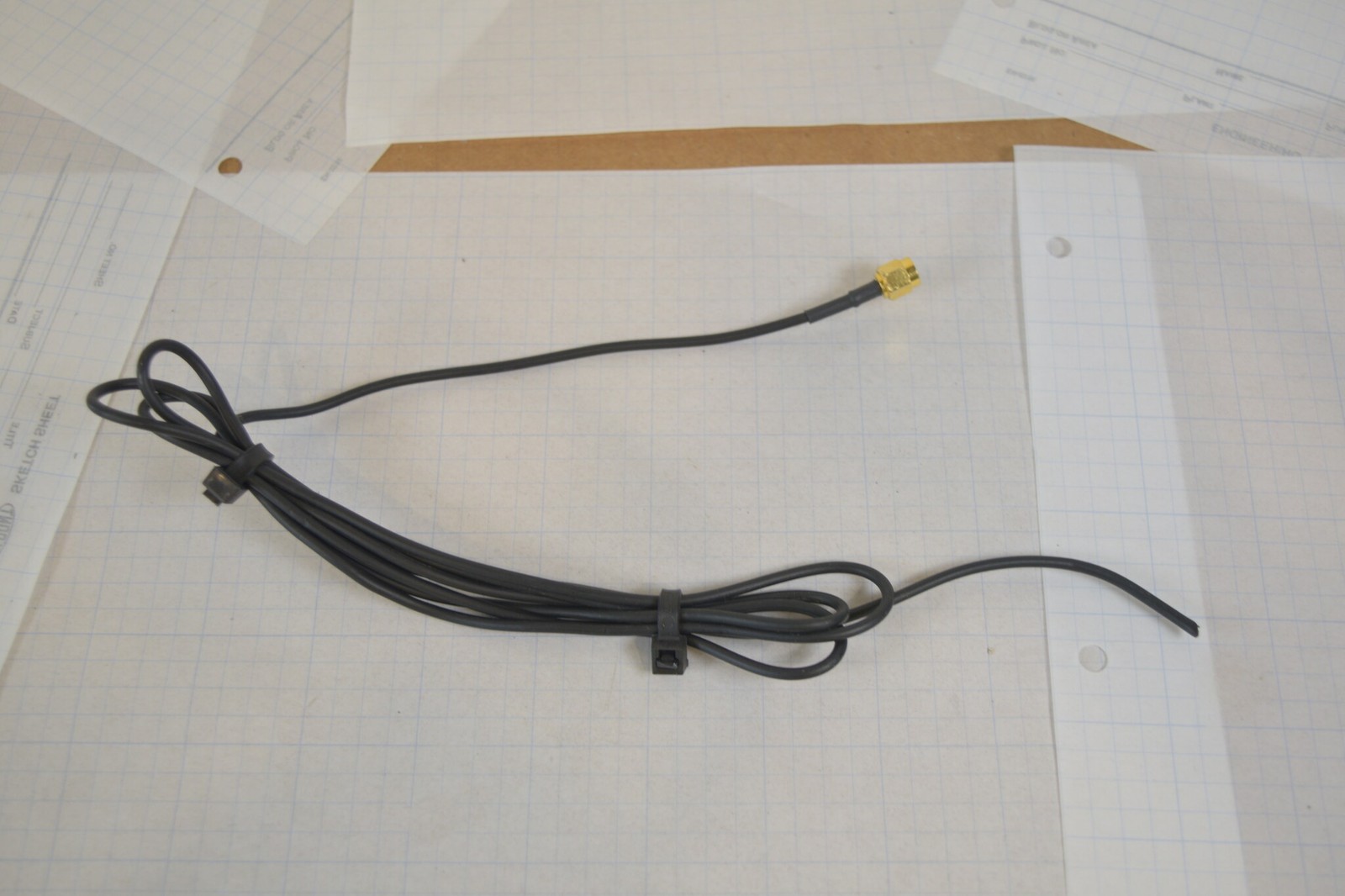 Lot of 2 GPS + Cellular LTE Combo Vehicle Antennas Bolt Mount + Spare Base