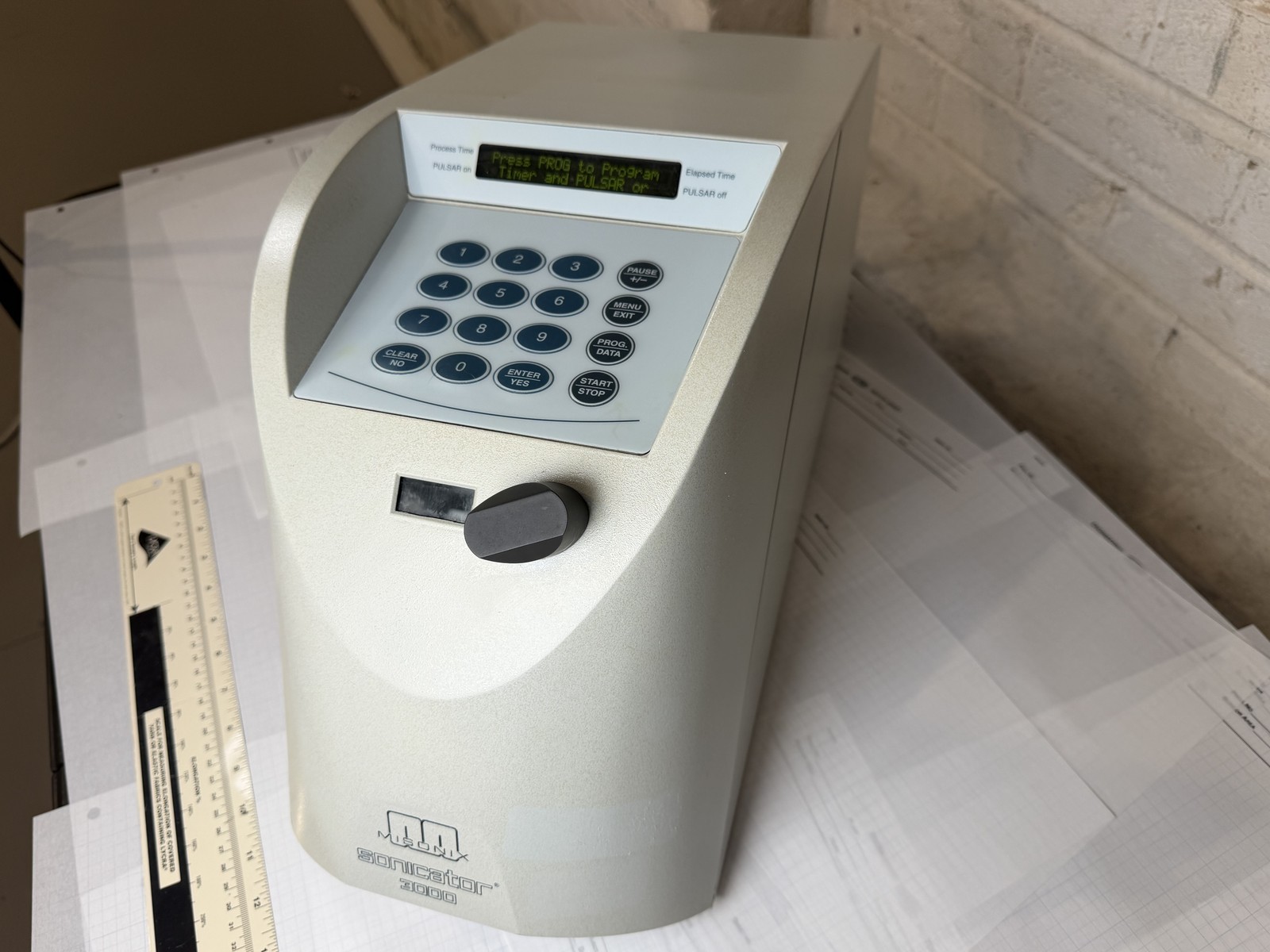 Misonix Sonicator 3000 S3000 Ultrasonic Processor 550W 20kHz — Powers On