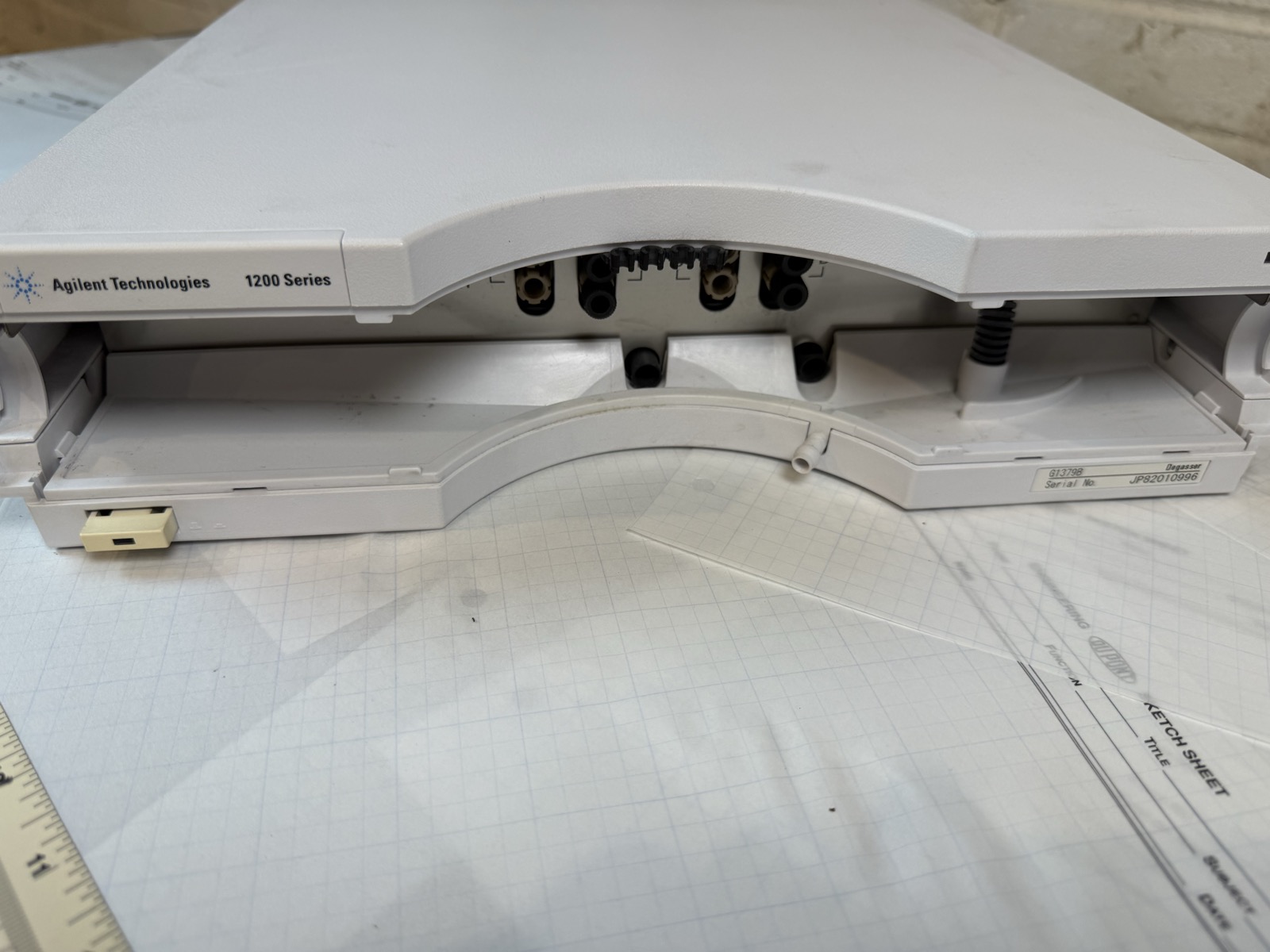 Agilent 1200 G1379B Micro Vacuum Degasser HPLC S/N JP82010996 — Powers On