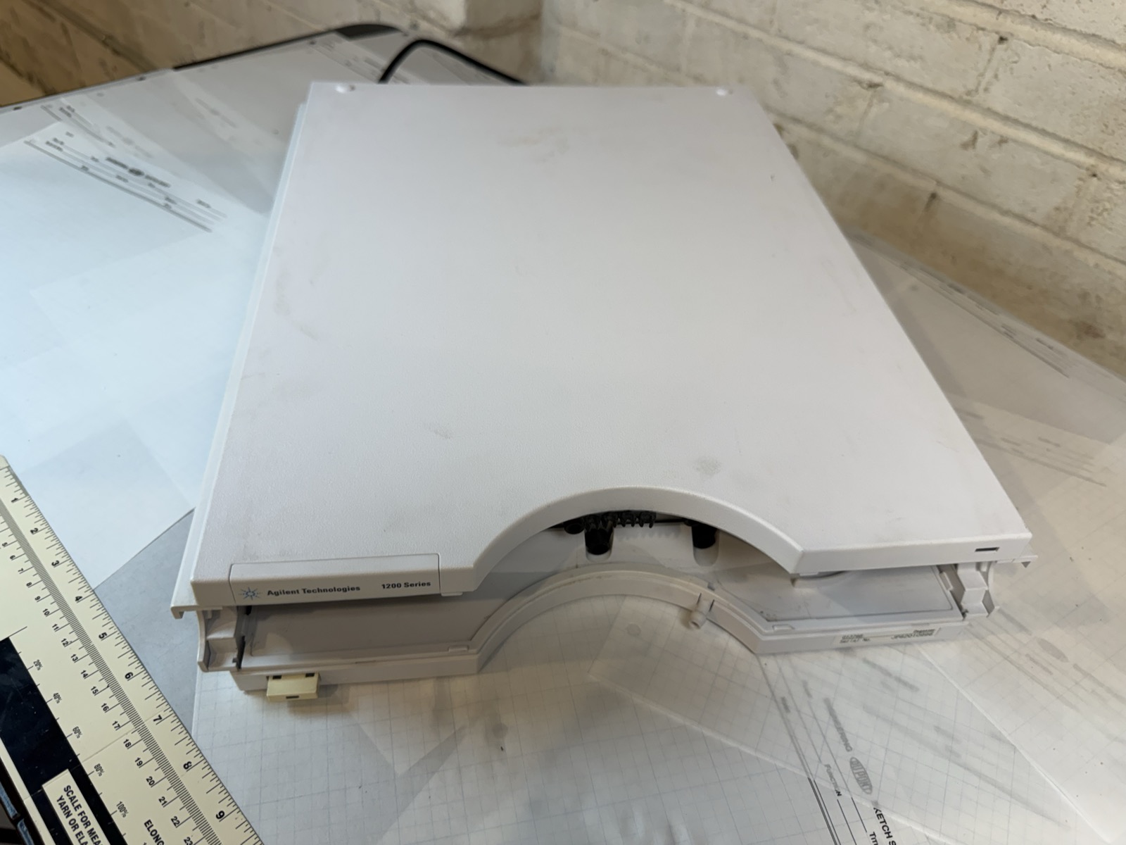 Agilent 1200 G1379B Micro Vacuum Degasser HPLC S/N JP82010996 — Powers On