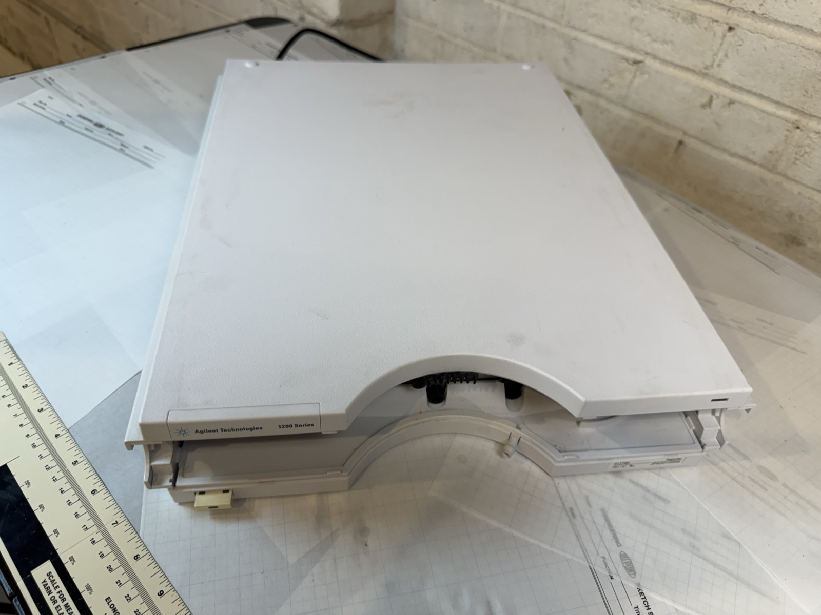 Agilent 1200 G1379B Micro Vacuum Degasser HPLC S/N JP82010996 — Powers On