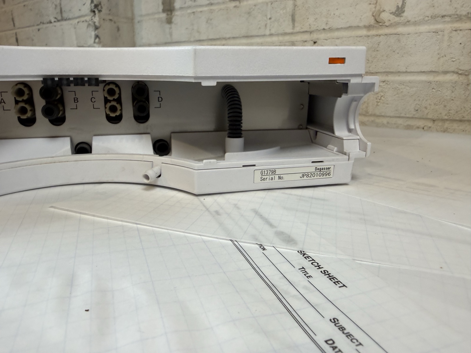 Agilent 1200 G1379B Micro Vacuum Degasser HPLC S/N JP82010996 — Powers On