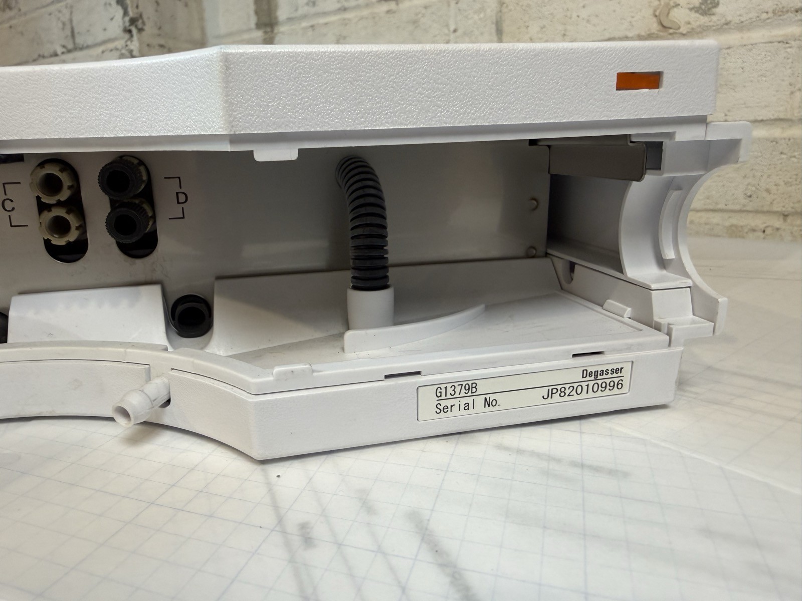 Agilent 1200 G1379B Micro Vacuum Degasser HPLC S/N JP82010996 — Powers On