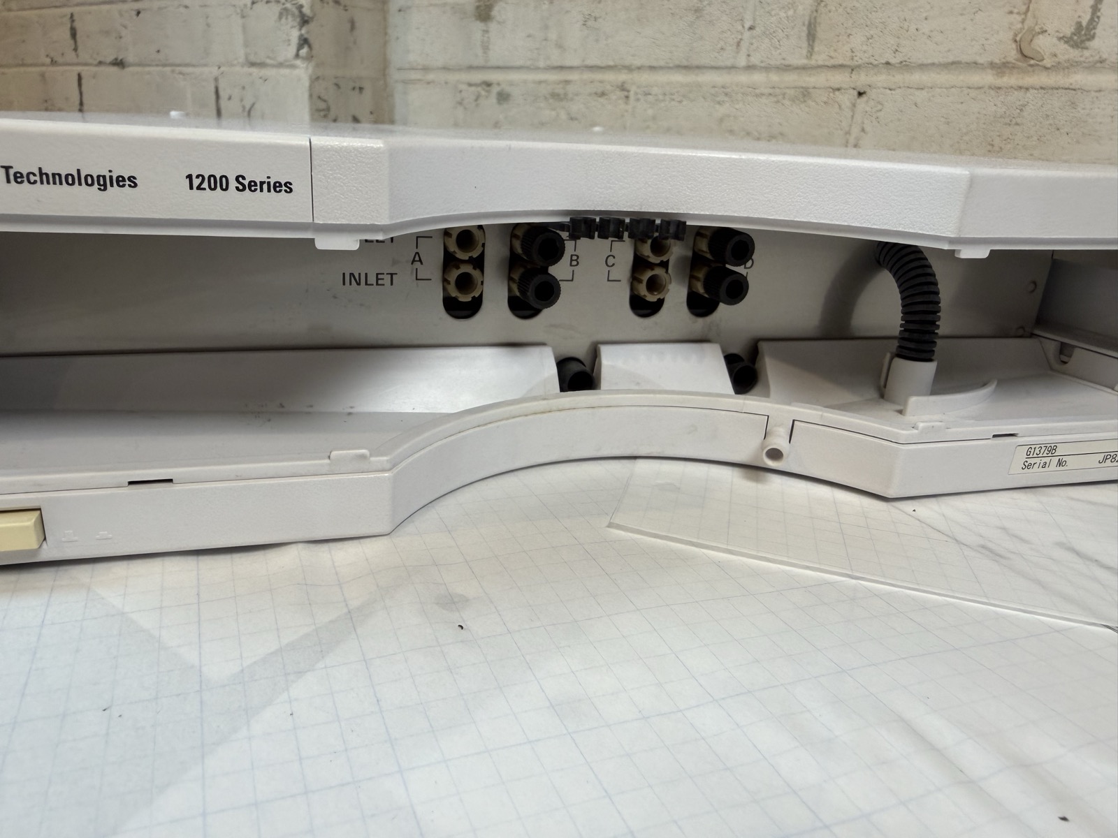 Agilent 1200 G1379B Micro Vacuum Degasser HPLC S/N JP82010996 — Powers On