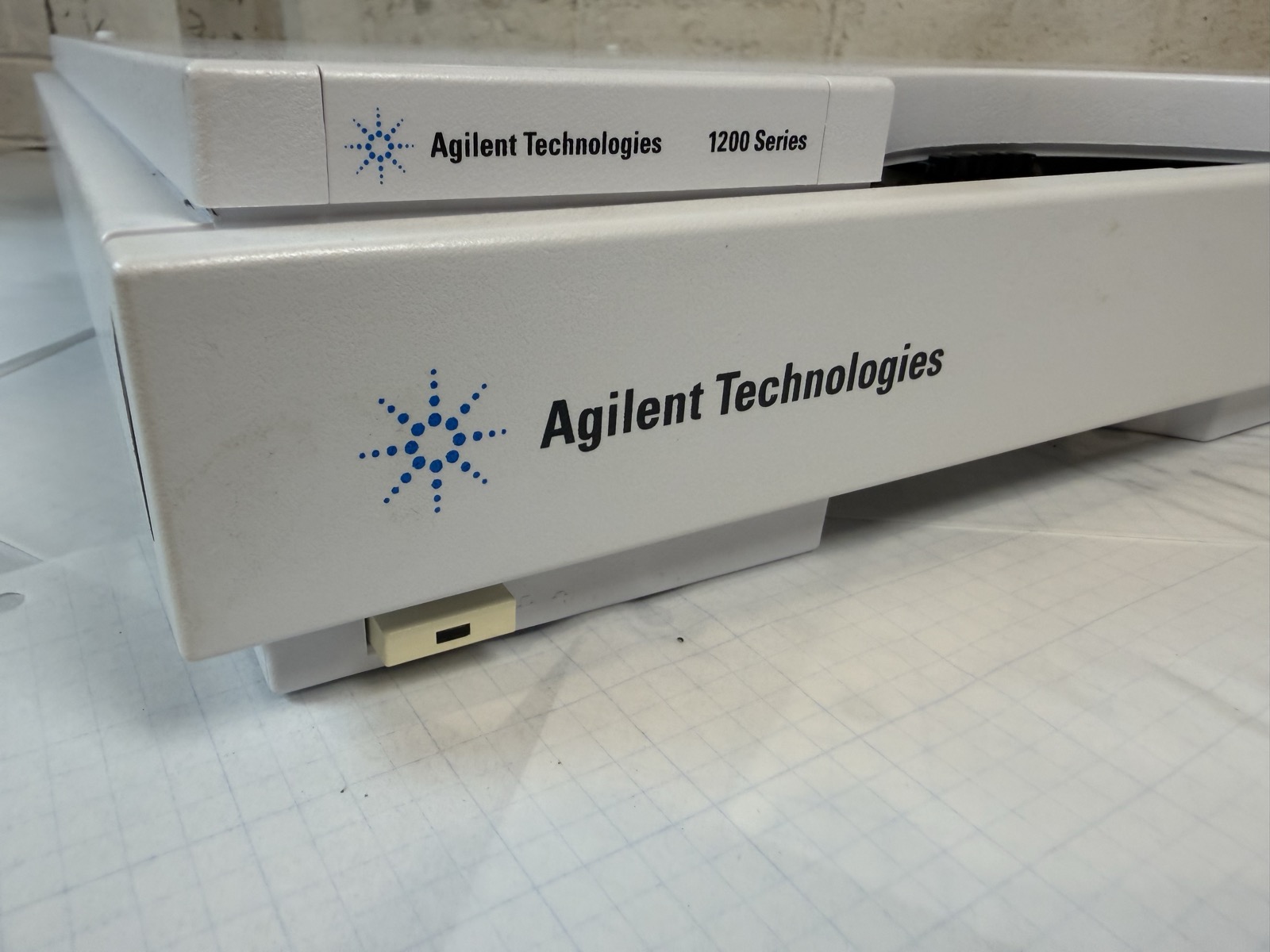 Agilent 1200 G1379B Micro Vacuum Degasser HPLC S/N JP82010098 — Powers On