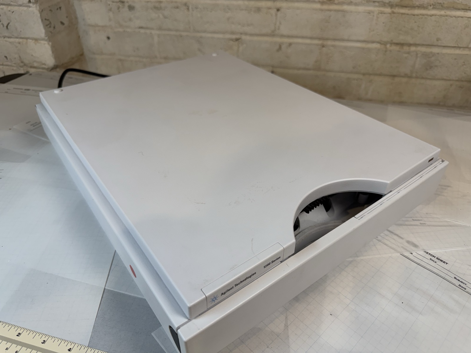 Agilent 1200 G1379B Micro Vacuum Degasser HPLC S/N JP82010098 — Powers On