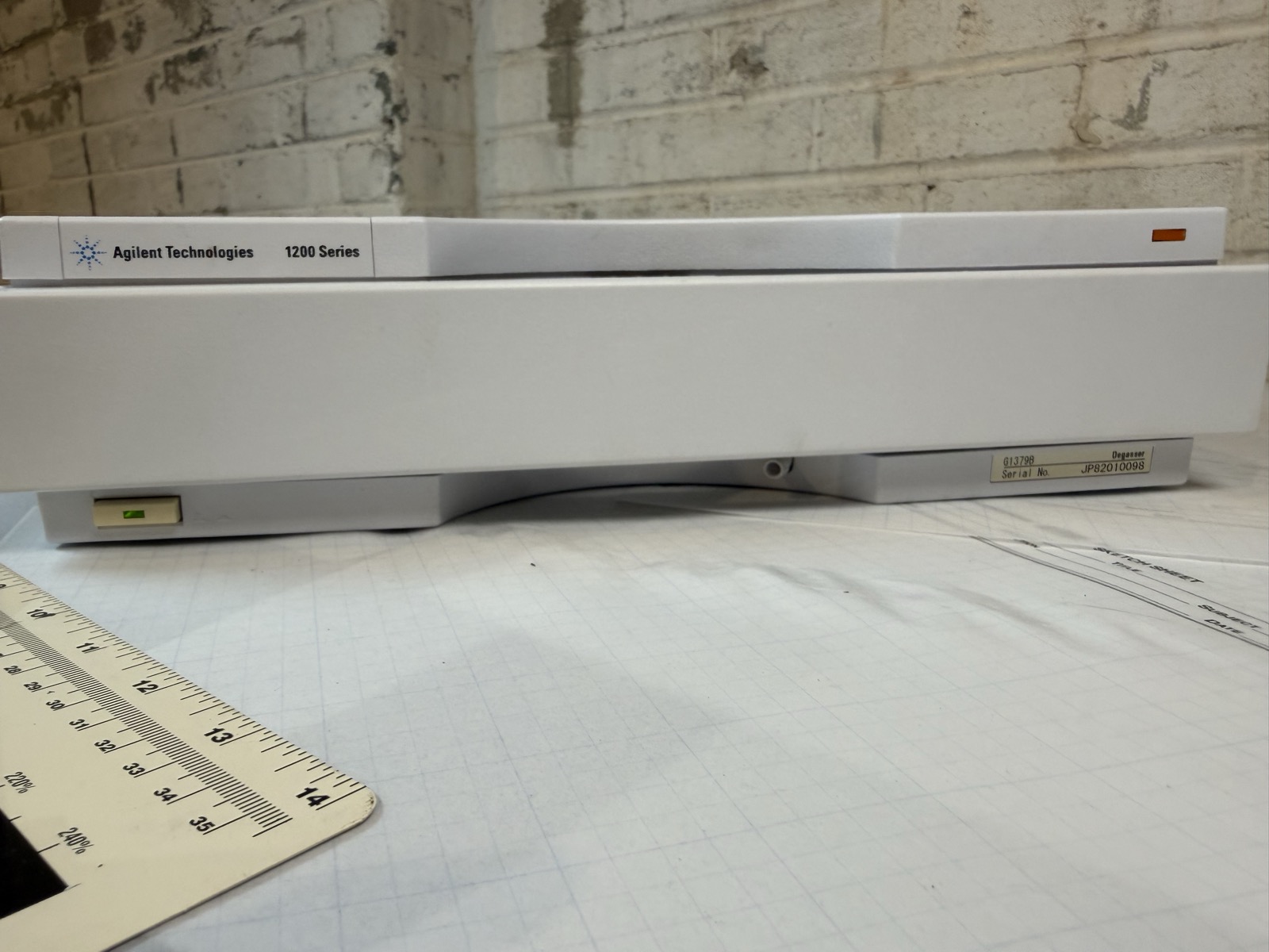 Agilent 1200 G1379B Micro Vacuum Degasser HPLC S/N JP82010098 — Powers On