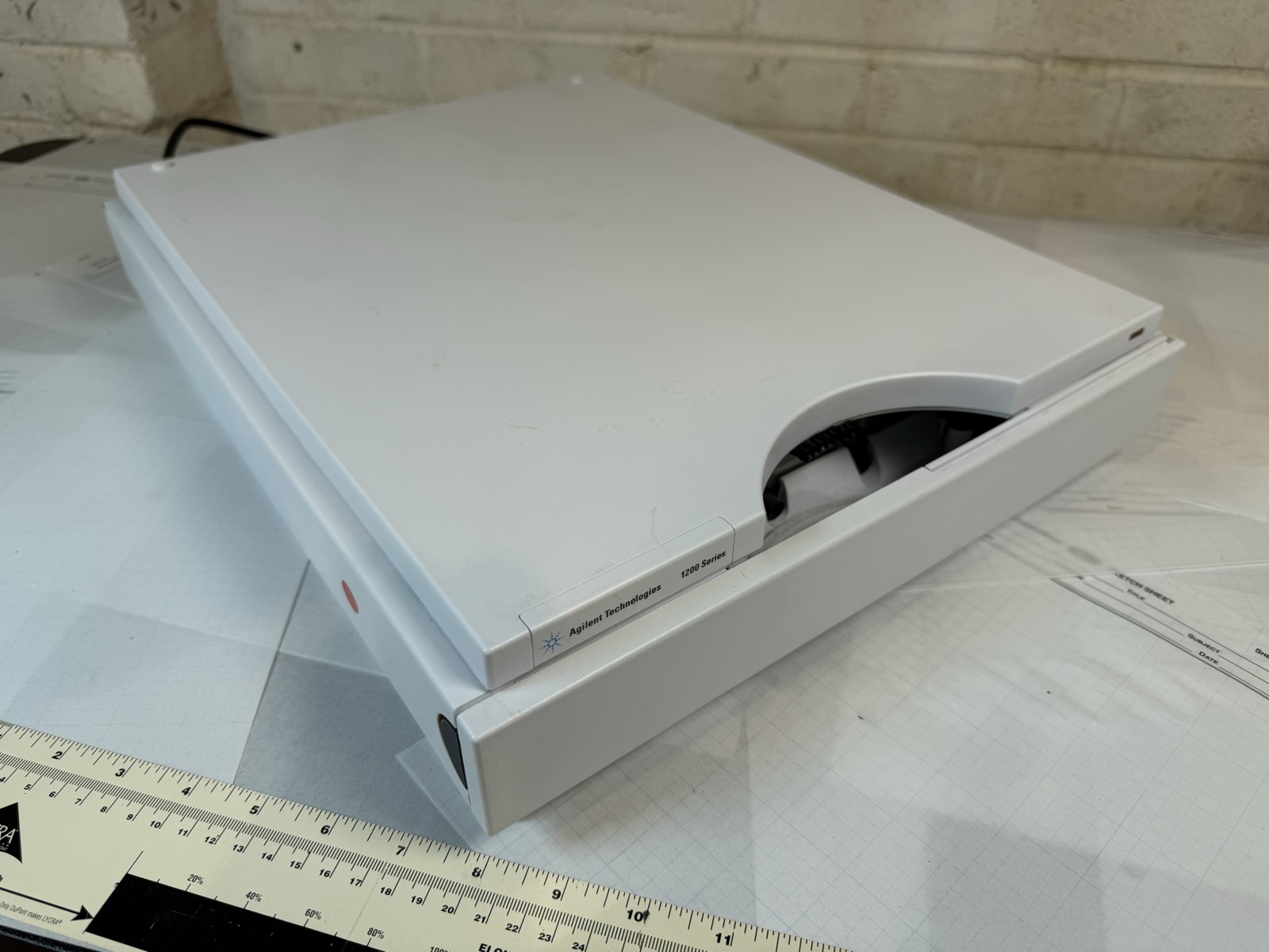 Agilent 1200 G1379B Micro Vacuum Degasser HPLC S/N JP82010098 — Powers On
