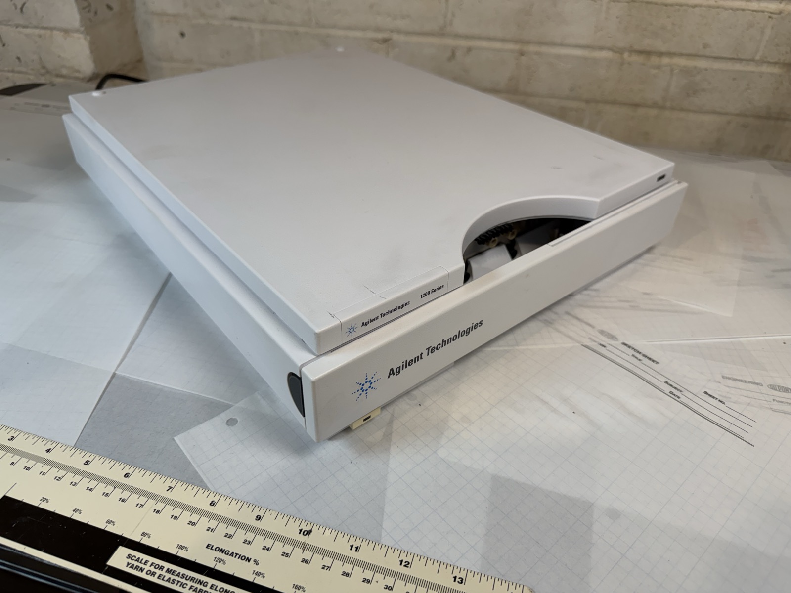 Agilent 1200 G1379B Micro Vacuum Degasser HPLC S/N JP82010098 — Powers On