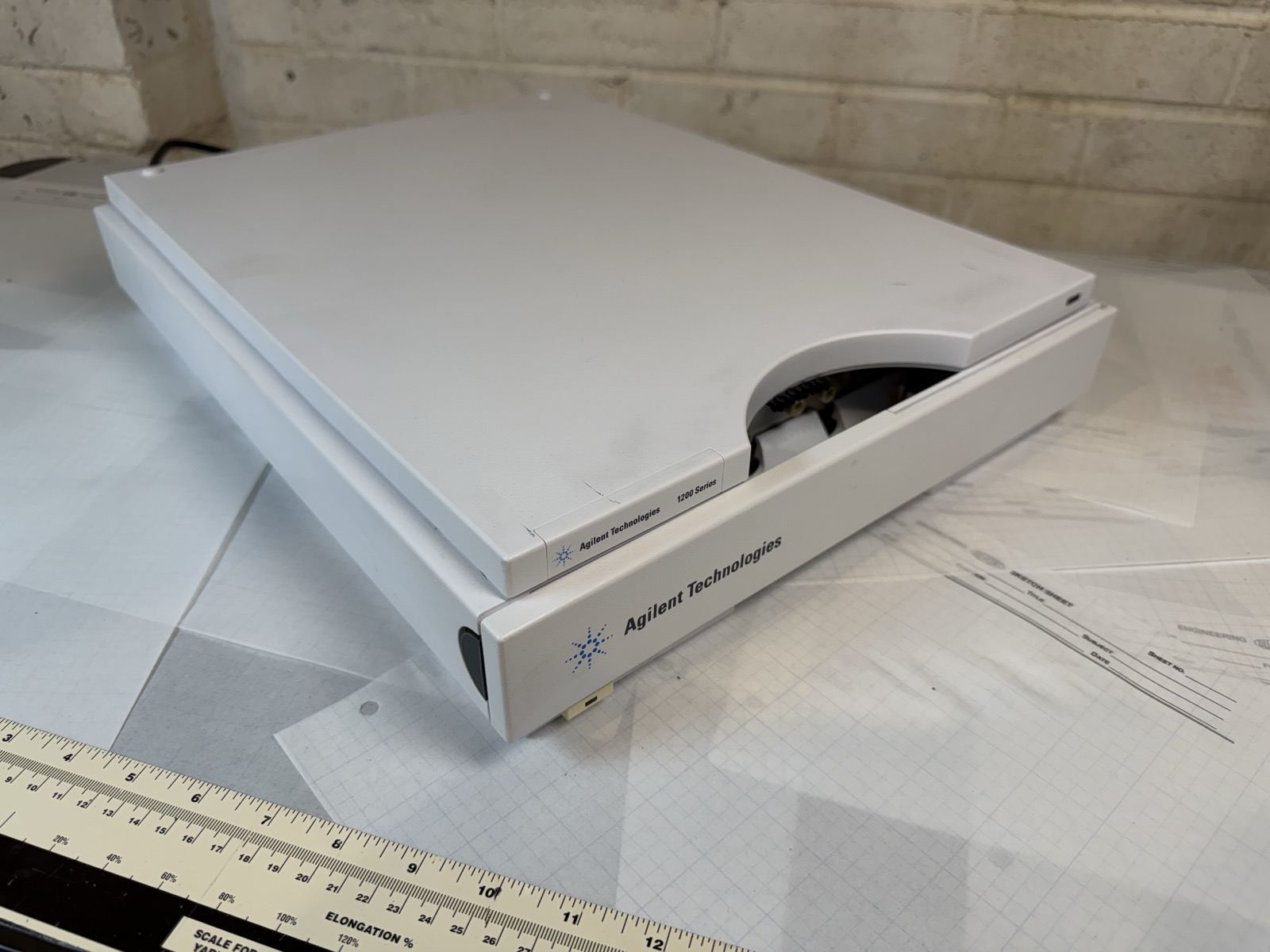 Agilent 1200 G1379B Micro Vacuum Degasser HPLC S/N JP82010098 — Powers On