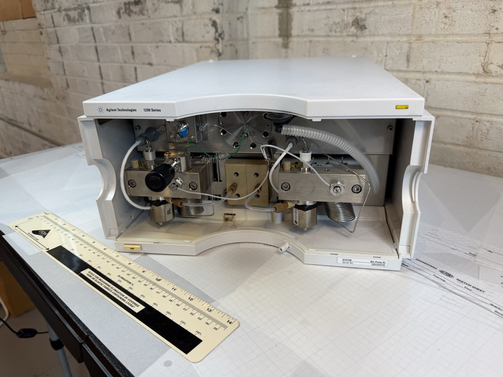 Agilent 1200 G1312B Binary Pump SL HPLC S/N DE63058792 — Powers On, Pumps Water