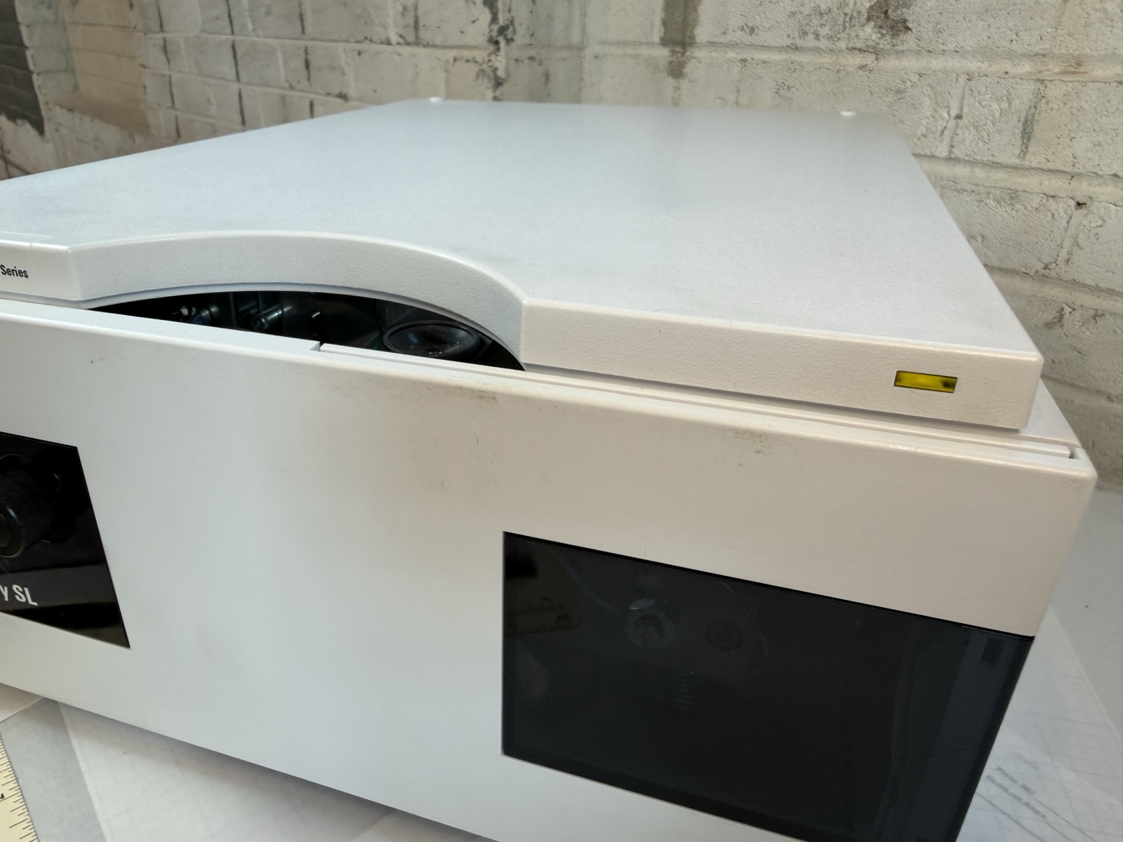 Agilent 1200 G1312B Binary Pump SL HPLC S/N DE63058792 — Powers On, Pumps Water
