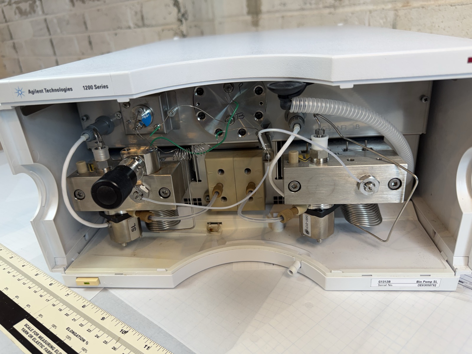 Agilent 1200 G1312B Binary Pump SL HPLC S/N DE63058792 — Powers On, Pumps Water