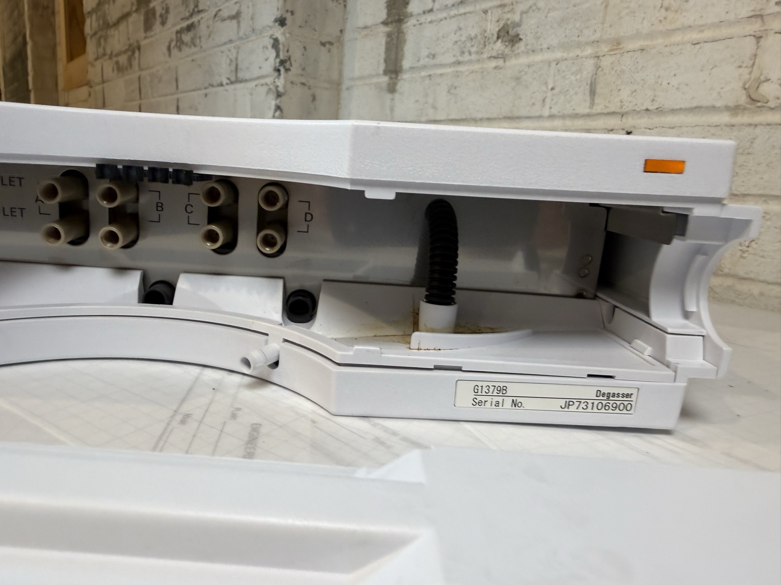 Agilent 1200 G1379B Micro Vacuum Degasser HPLC S/N JP73106900 — Powers On