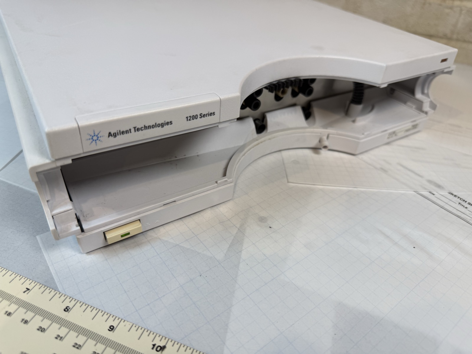 Agilent 1200 G1379B Micro Vacuum Degasser HPLC S/N JP73106900 — Powers On