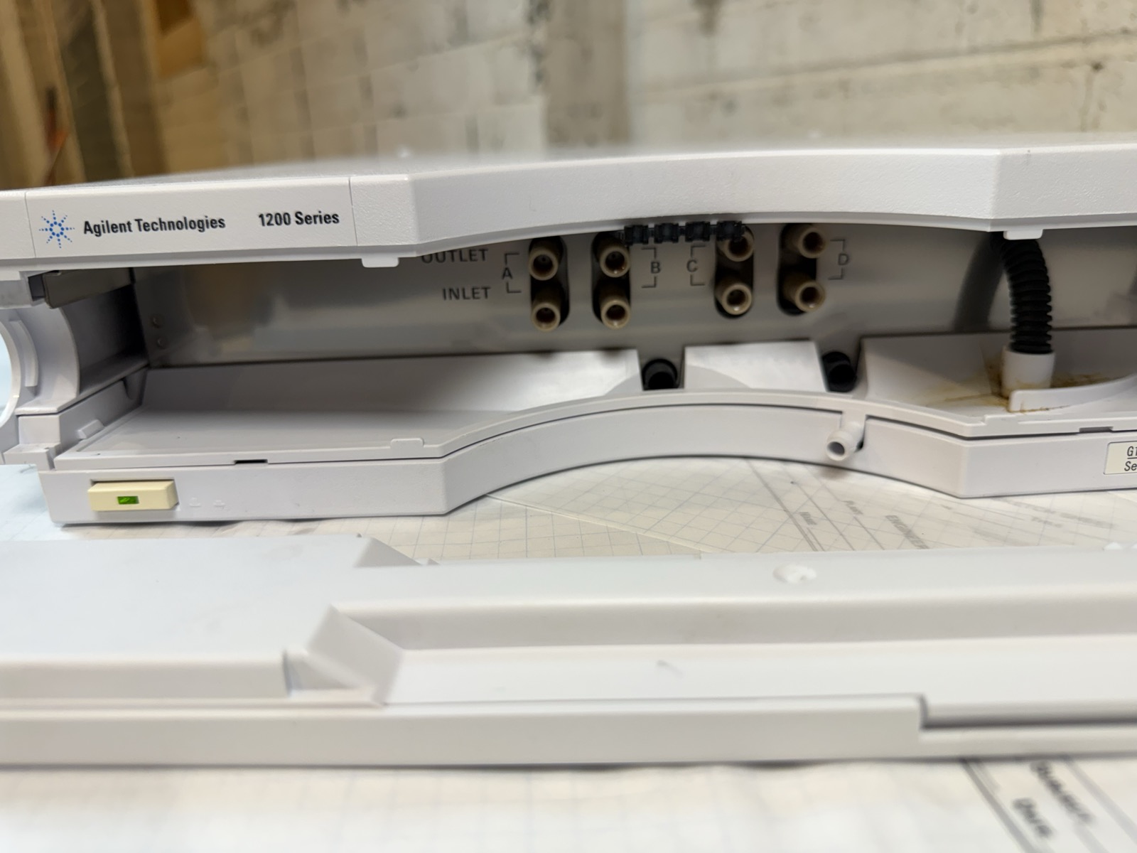 Agilent 1200 G1379B Micro Vacuum Degasser HPLC S/N JP73106900 — Powers On