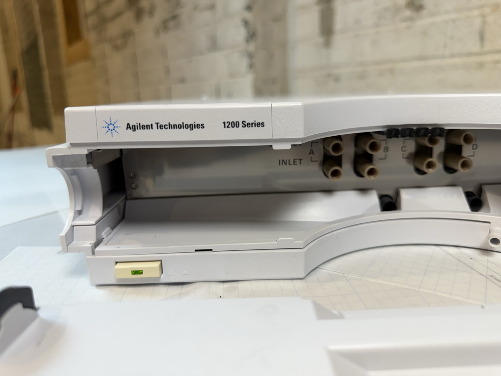 Agilent 1200 G1379B Micro Vacuum Degasser HPLC S/N JP73106900 — Powers On