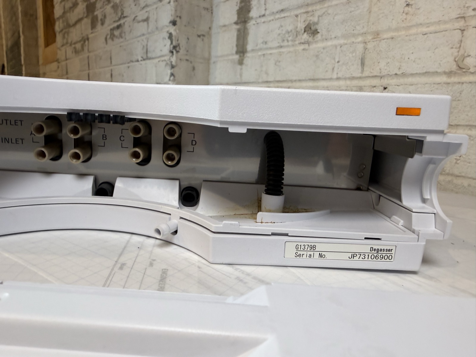 Agilent 1200 G1379B Micro Vacuum Degasser HPLC S/N JP73106900 — Powers On