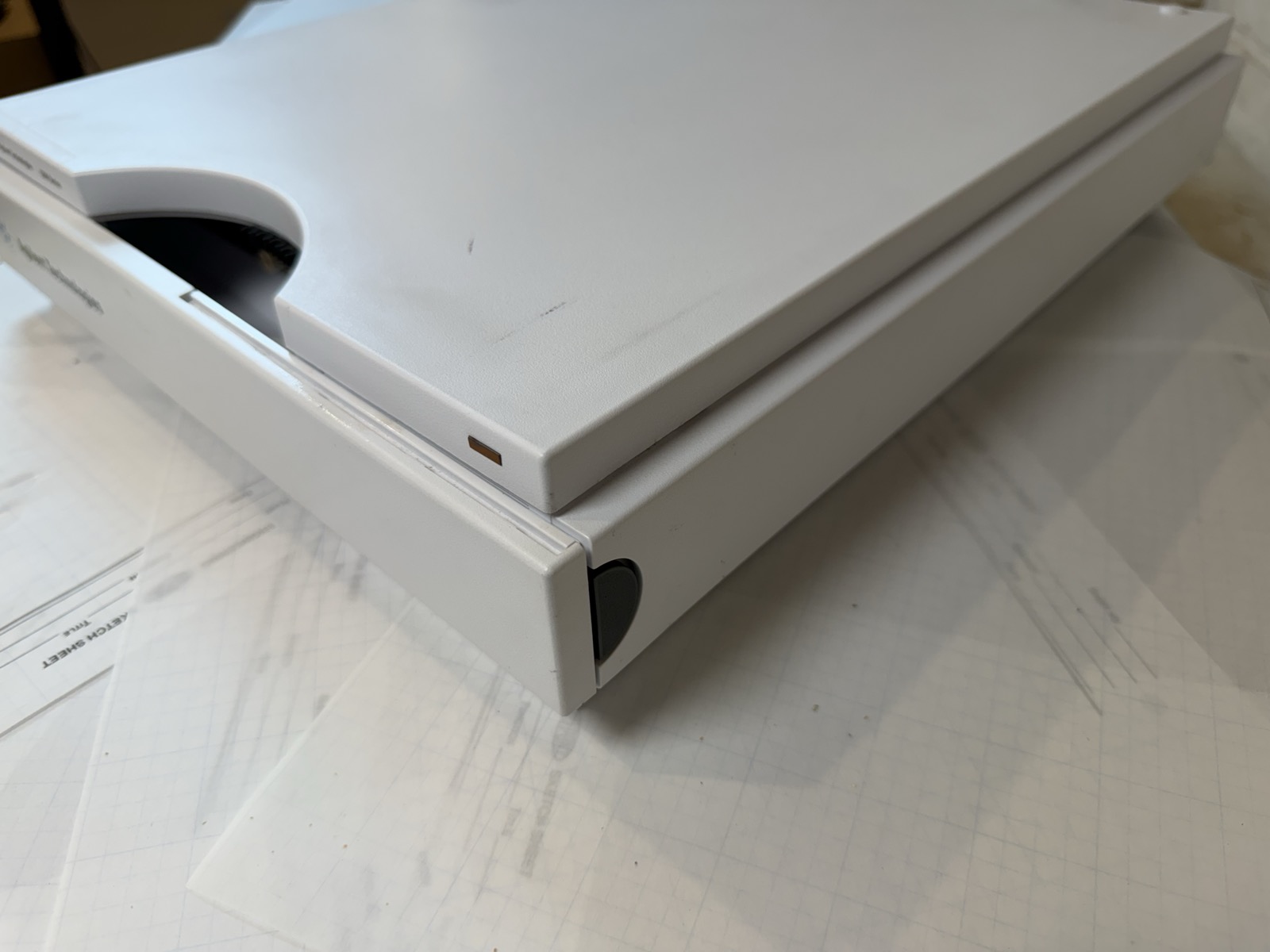 Agilent 1200 G1379B Micro Vacuum Degasser HPLC S/N JP73106900 — Powers On