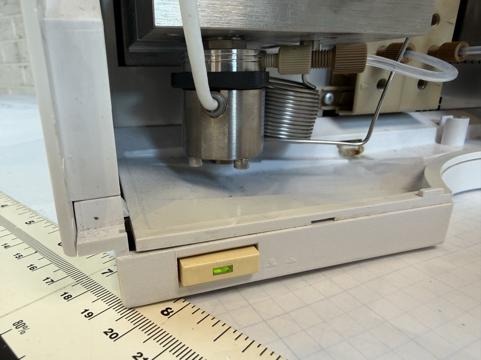 Agilent 1200 G1312B Binary Pump SL HPLC S/N DE63059088 — Powers On, Pumps Water