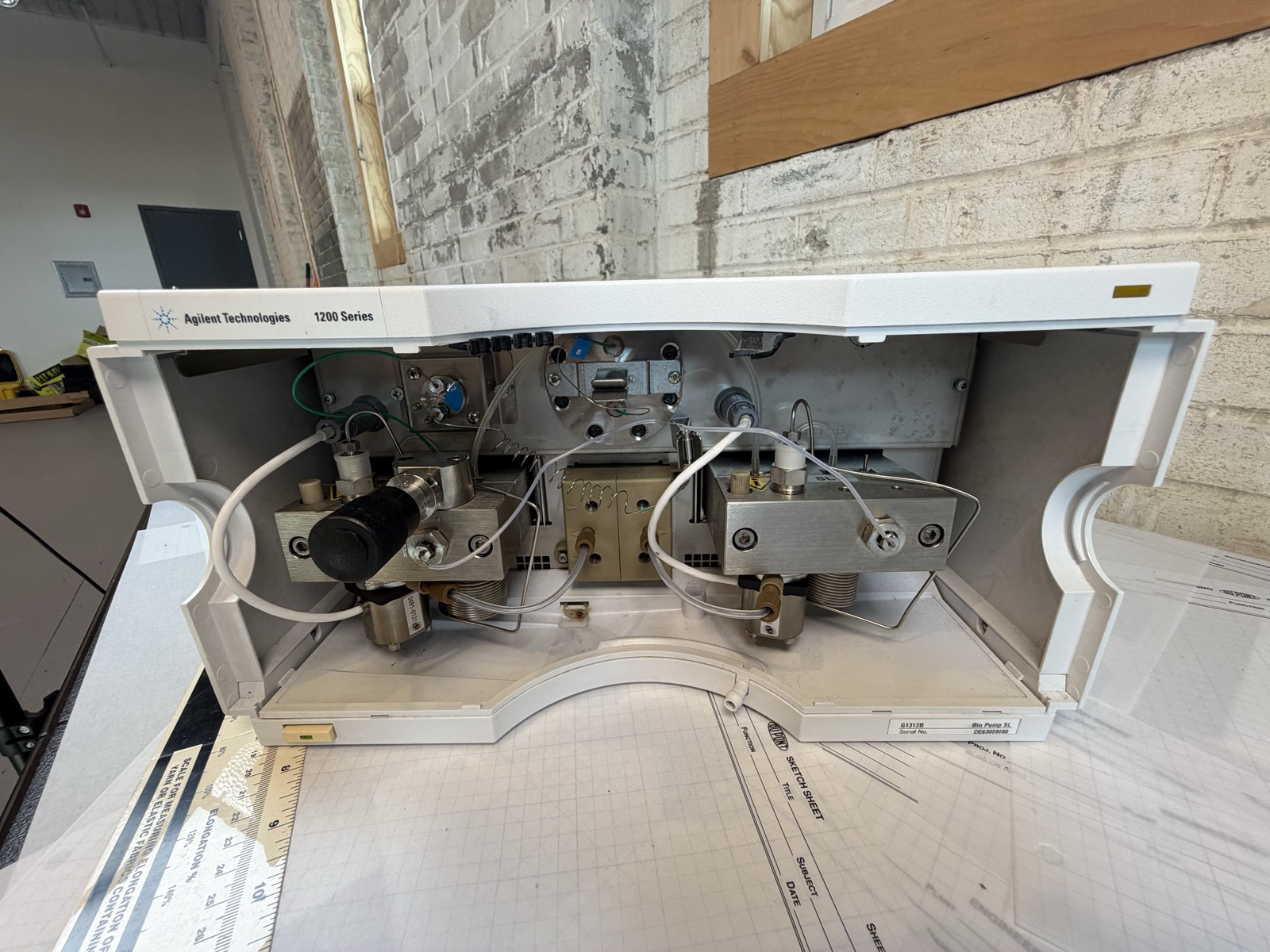 Agilent 1200 G1312B Binary Pump SL HPLC S/N DE63059088 — Powers On, Pumps Water